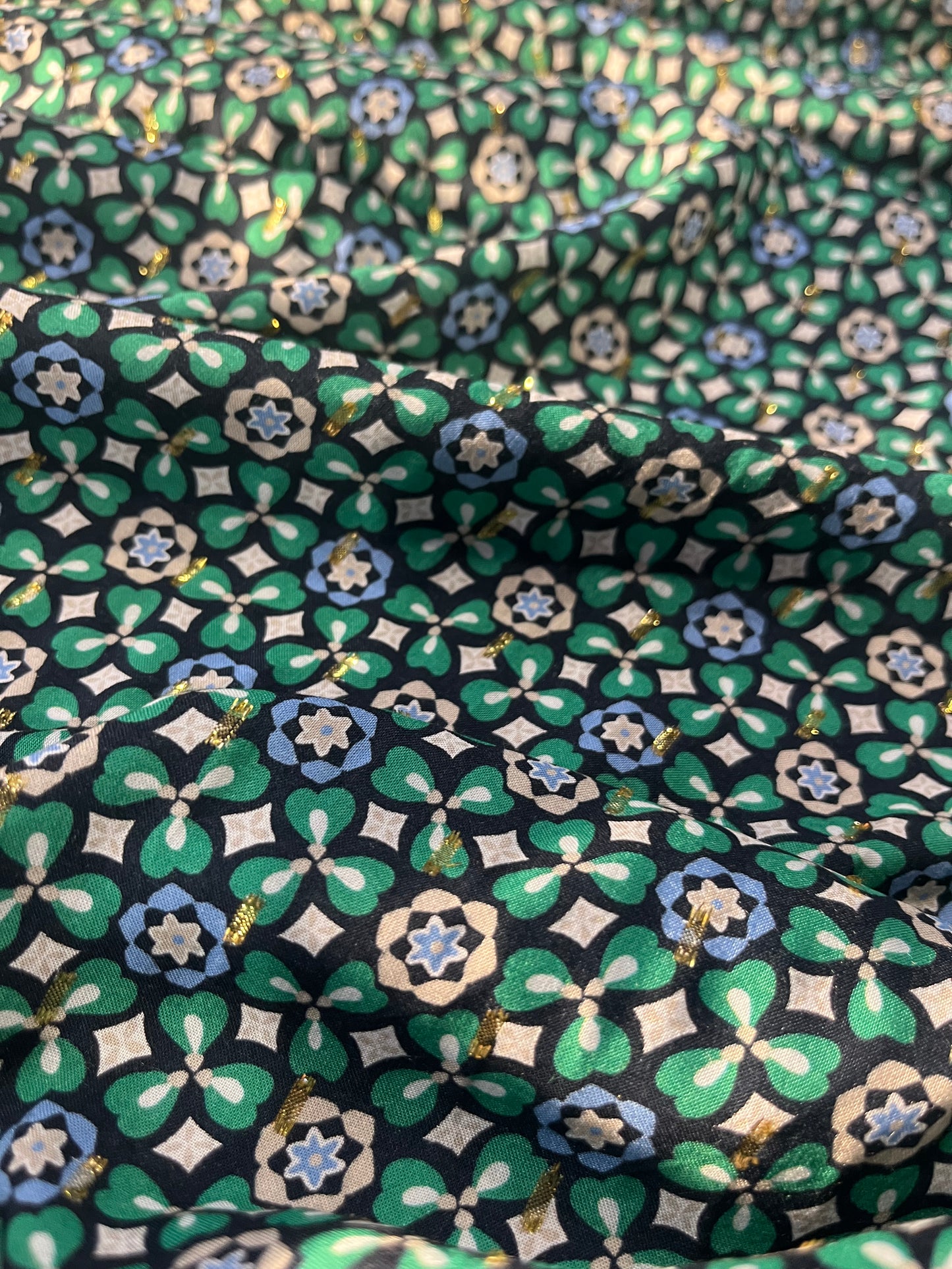 C01 CAN 2520 viscose with lurex green flowers