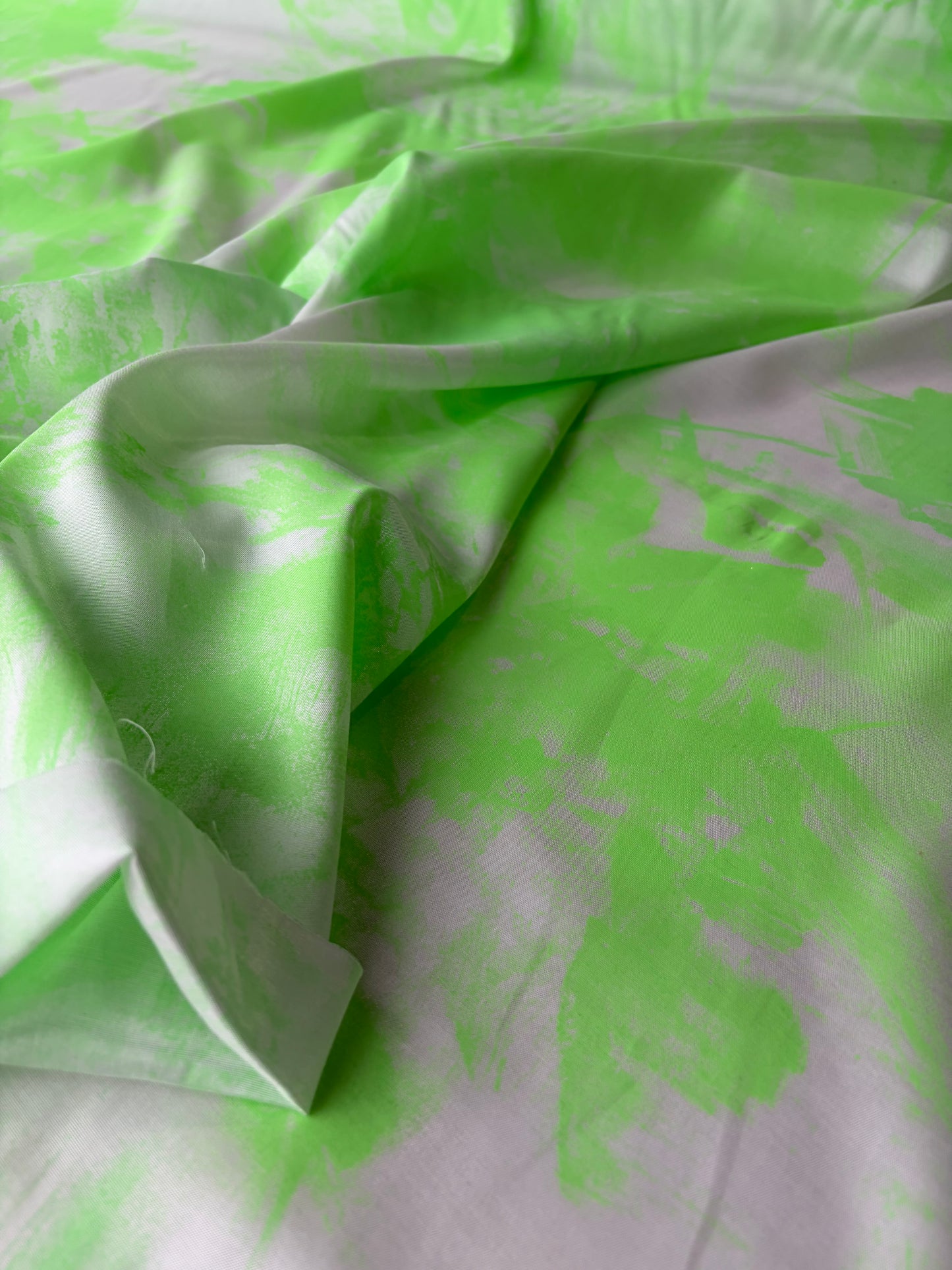 PHIL 016 viscose satin fluo green paint stains