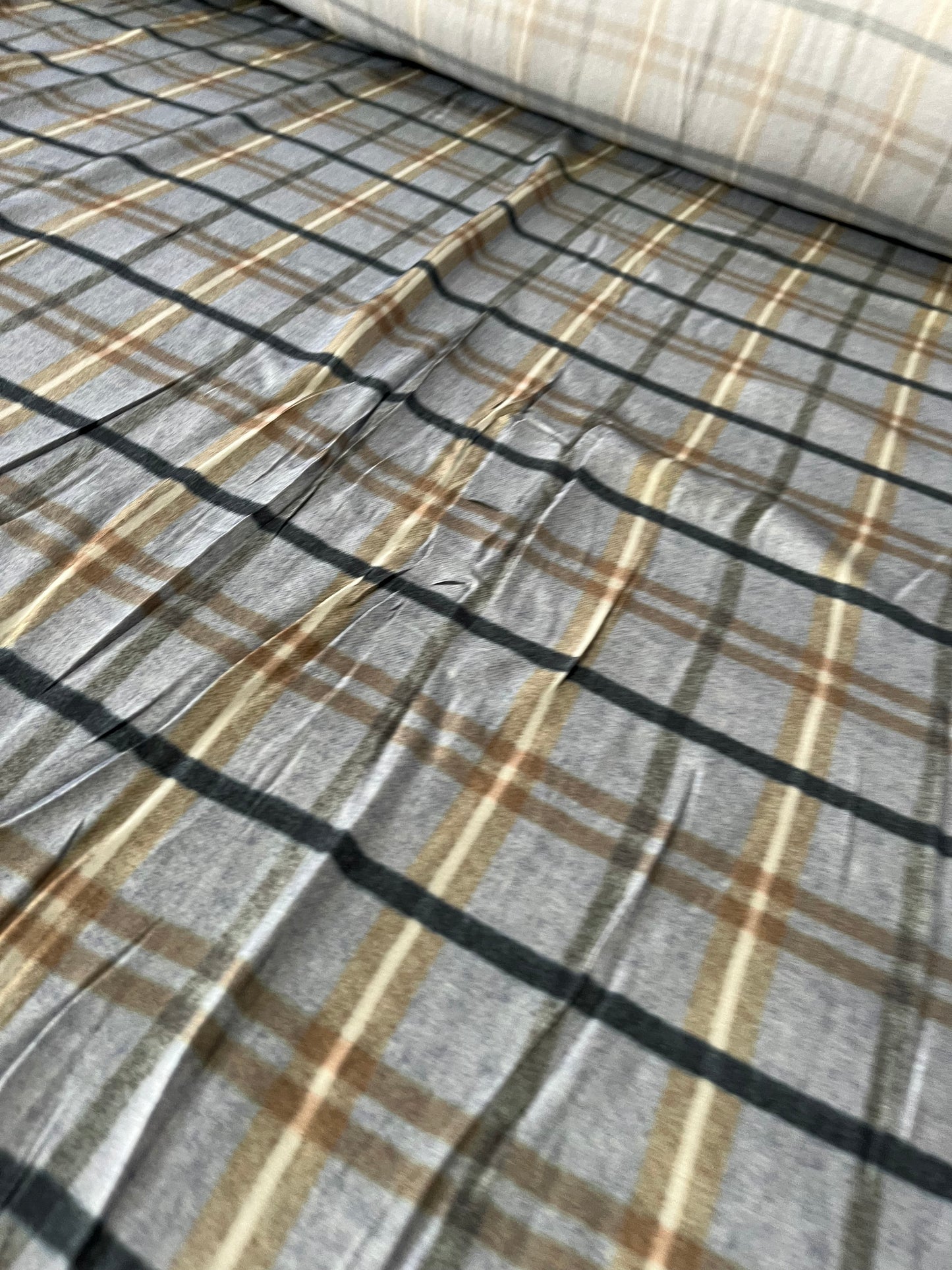 D02 Torino 160 viscose satin with check motif