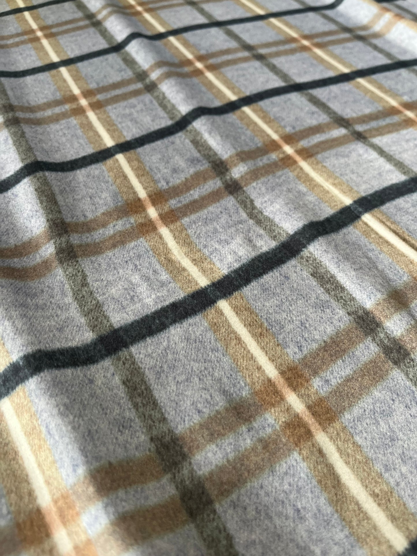 D02 Torino 160 viscose satin with check motif