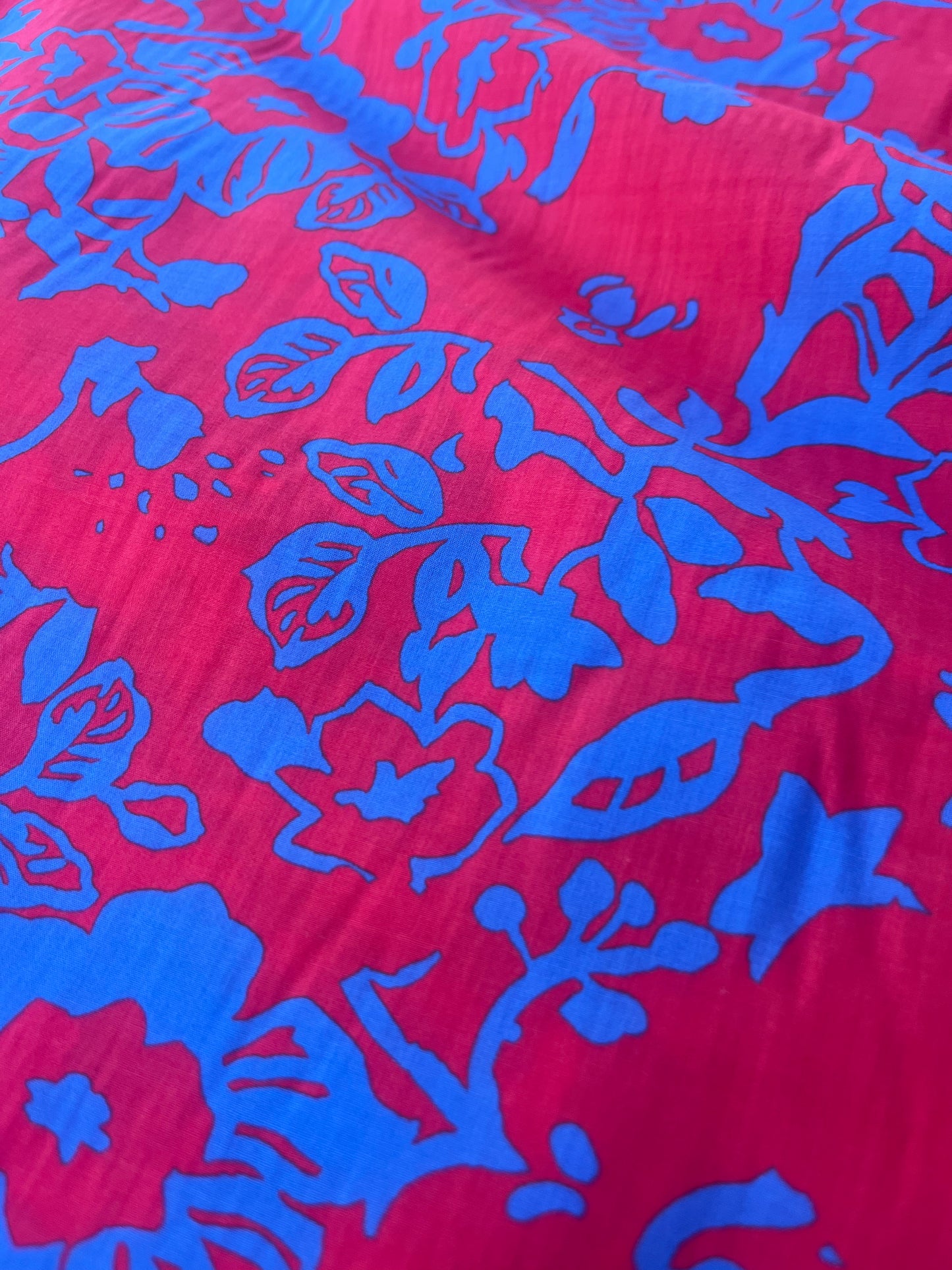 LOUIS 007 cotton with cobalt/red print