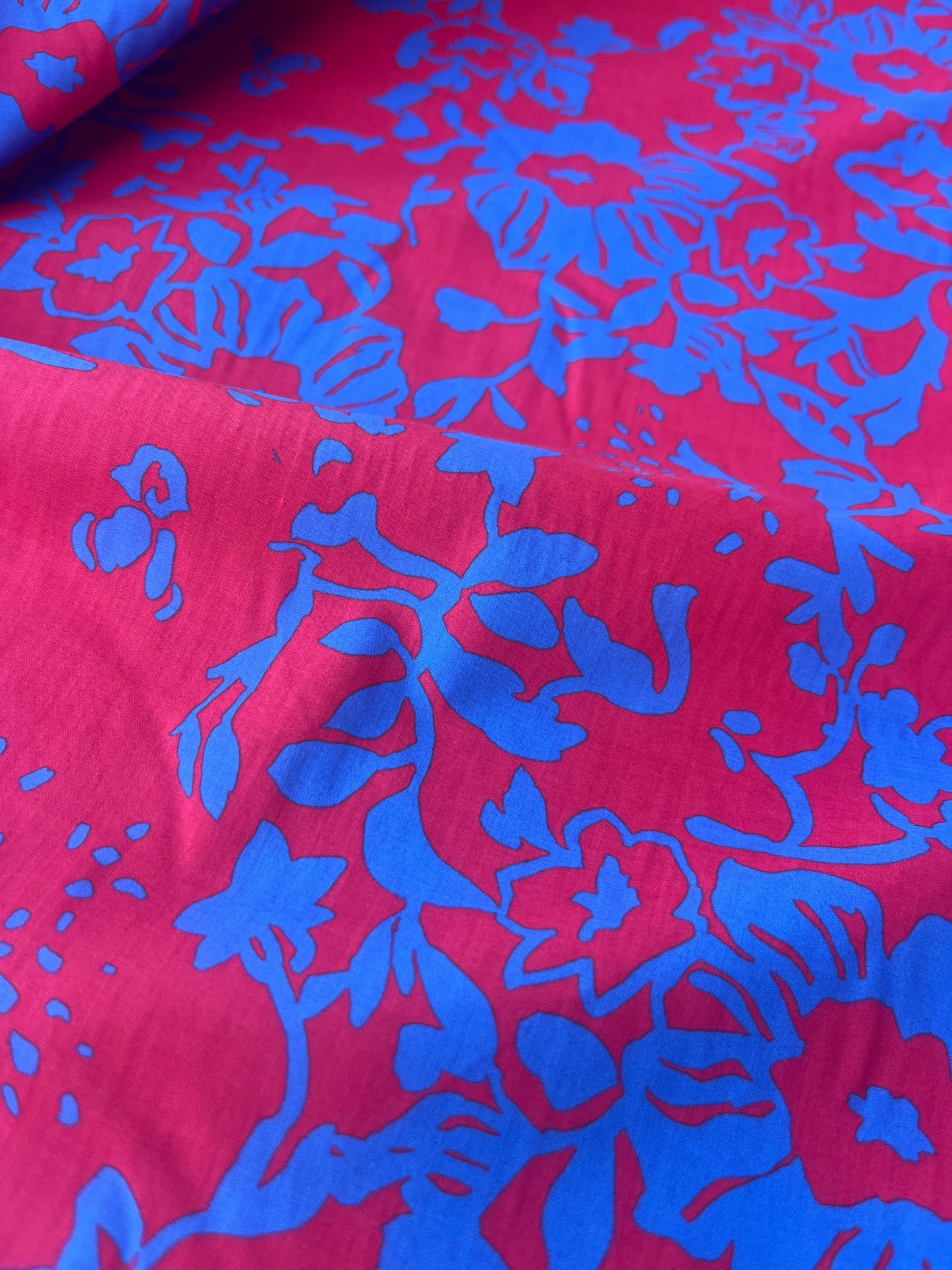LOUIS 007 cotton with cobalt/red print