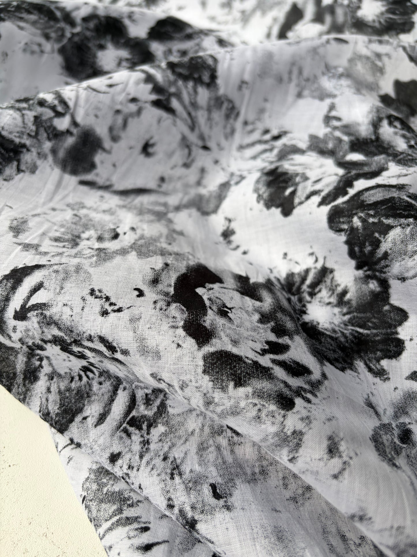 RALPH 041 black/white faded flowers cotton voile
