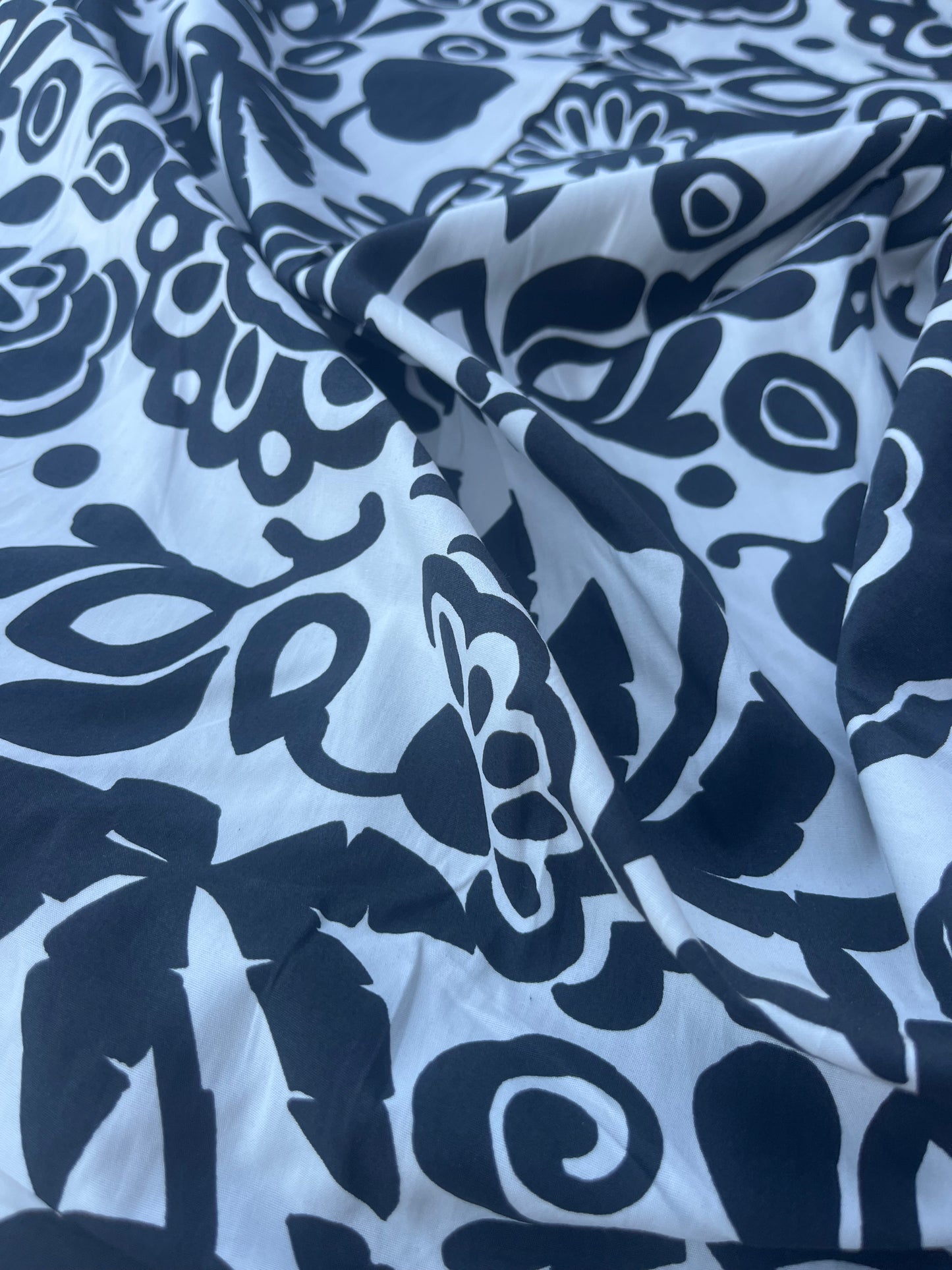 LOUIS 012 cotton satin with black/white print