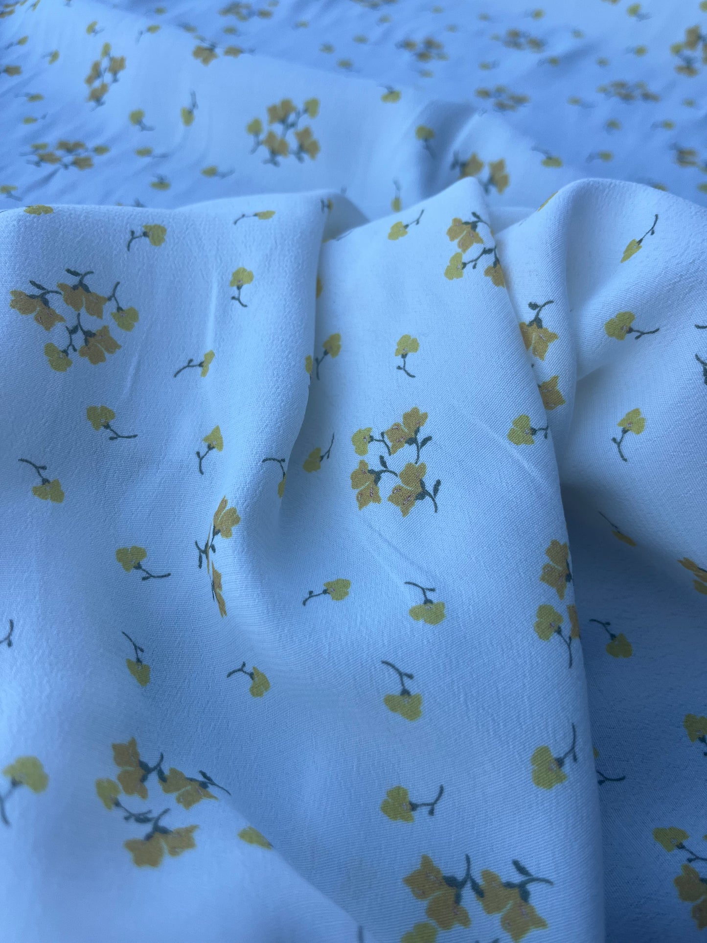 LOUIS 018 viscose crêpe yellow flowers