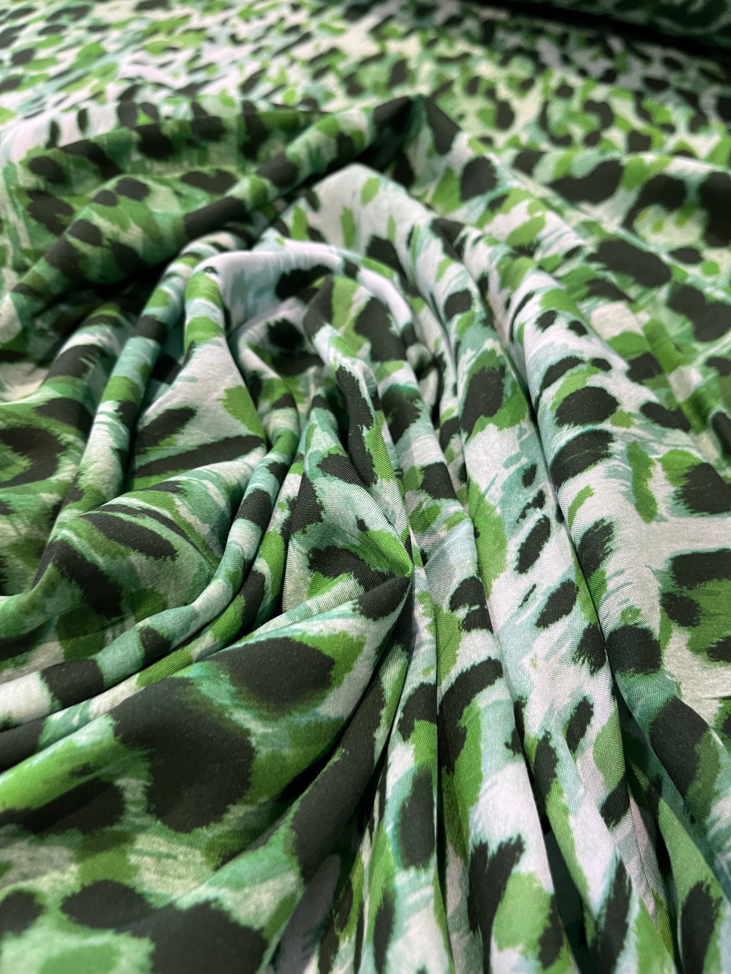 A01 Mauro 014 viscose with green leopard print