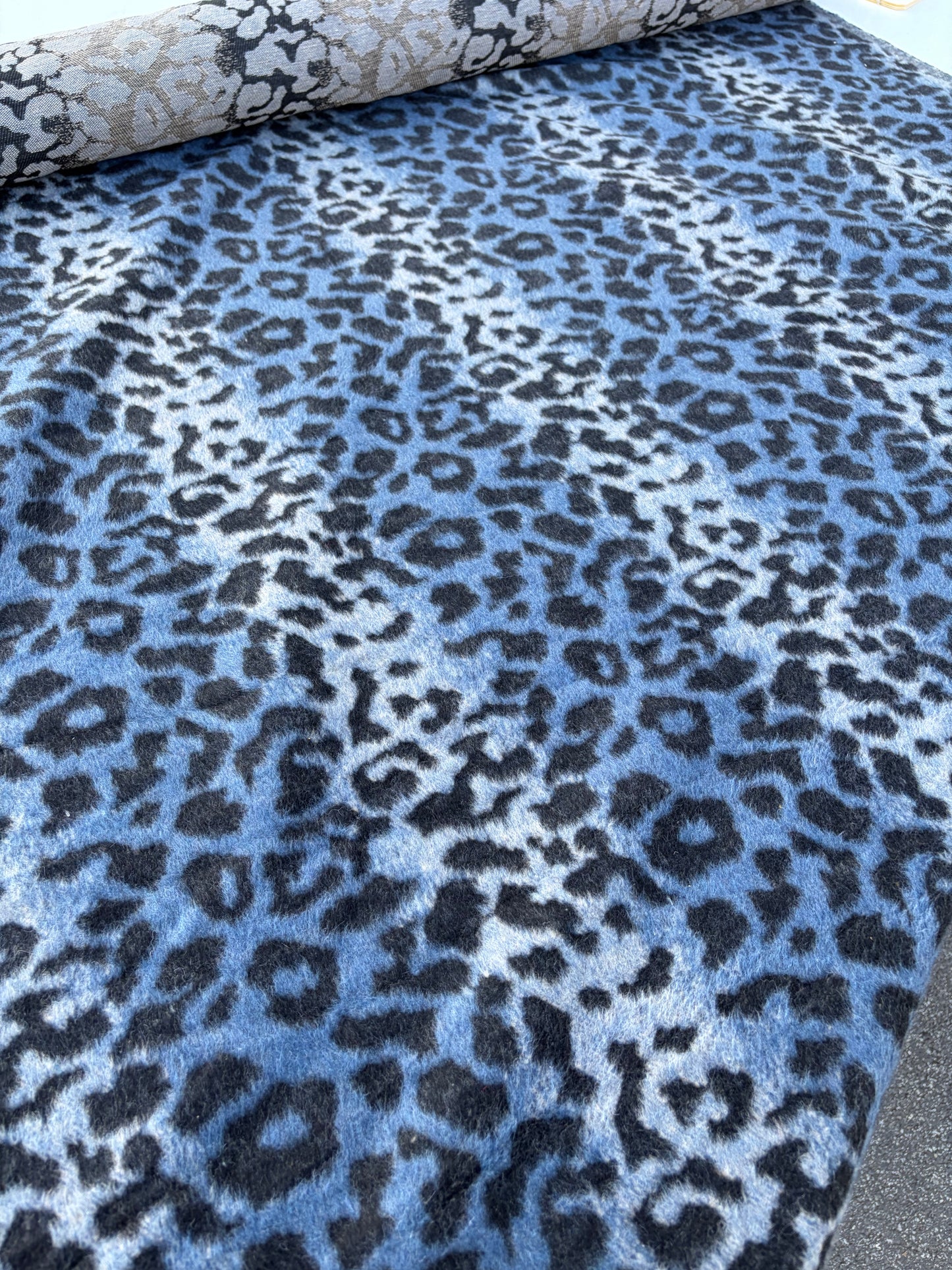 LAUREN 009 heavy animalier jacquard with wool