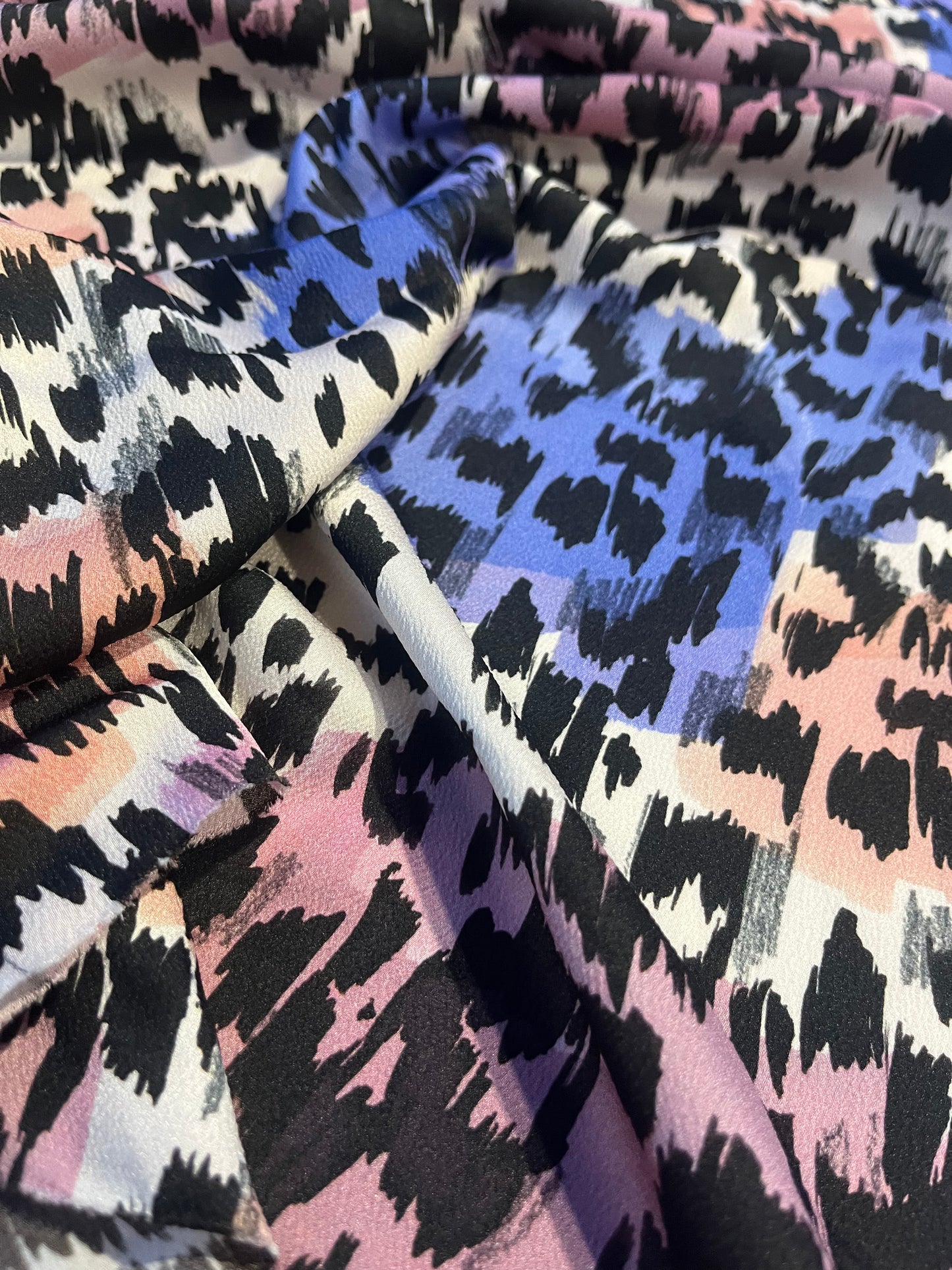 CLAIRE 205 bubble crêpe funky animal print