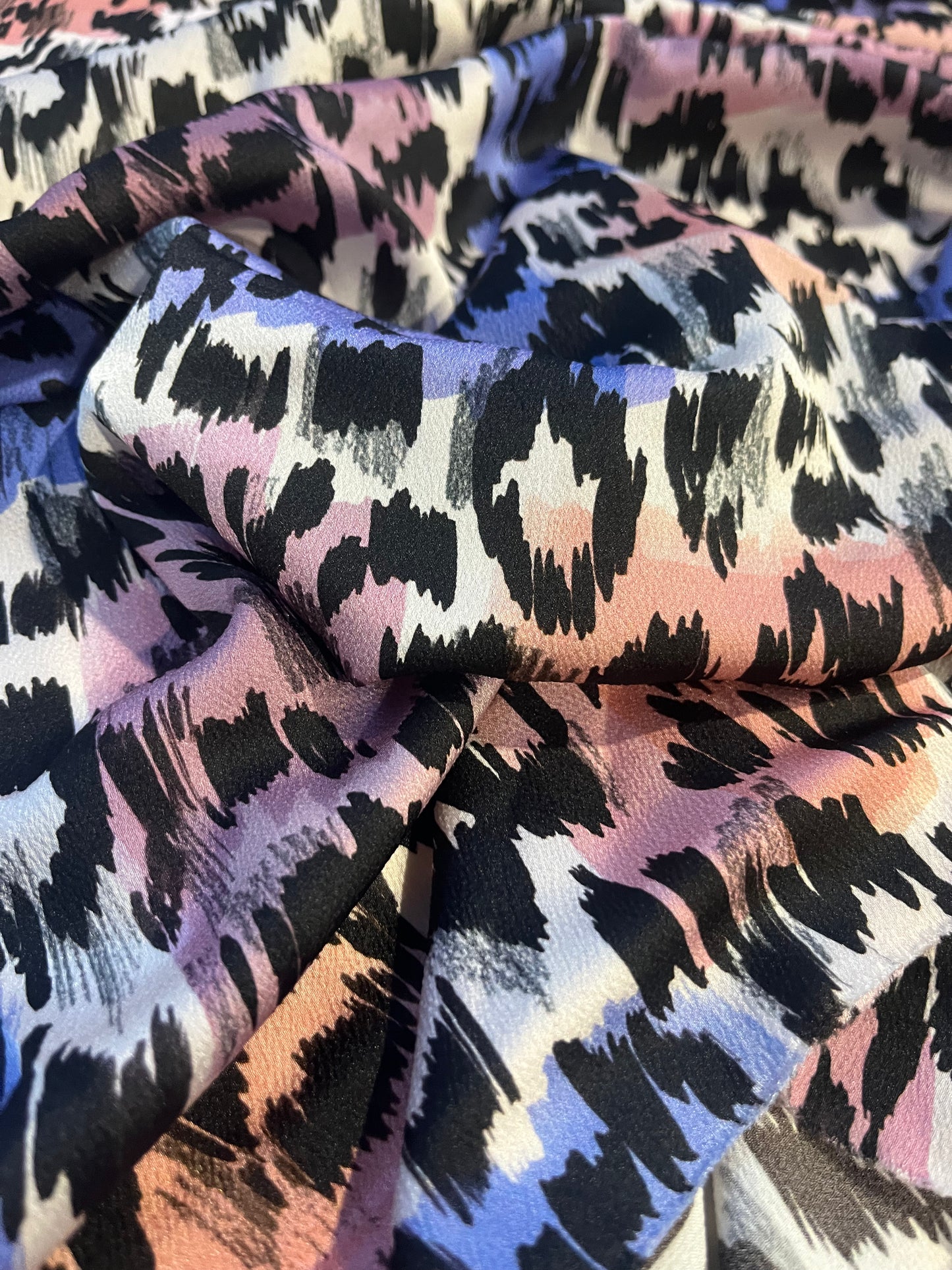 CLAIRE 205 bubble crêpe funky animal print