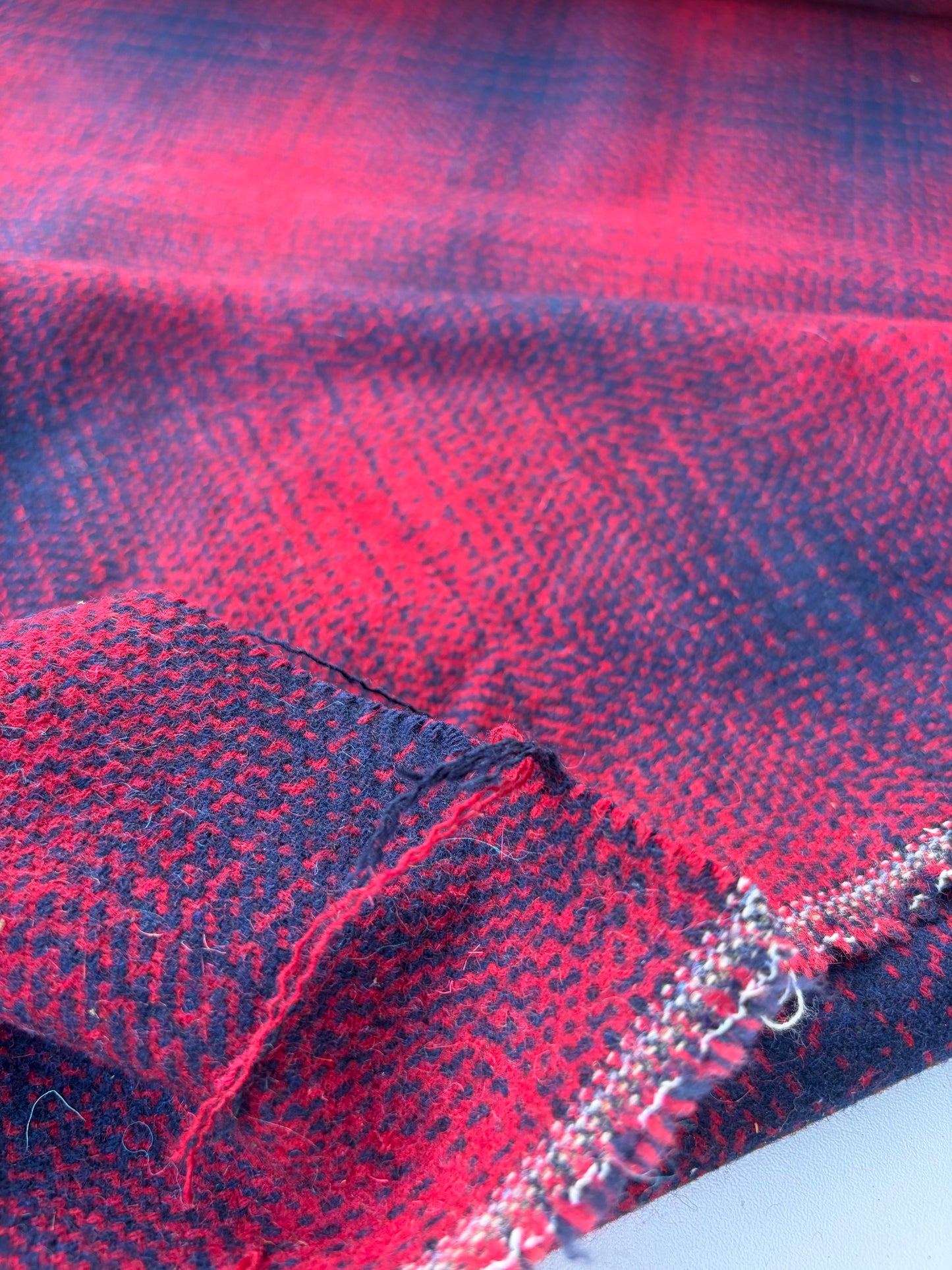 LAUREN 014 red/navy classical check carded wool