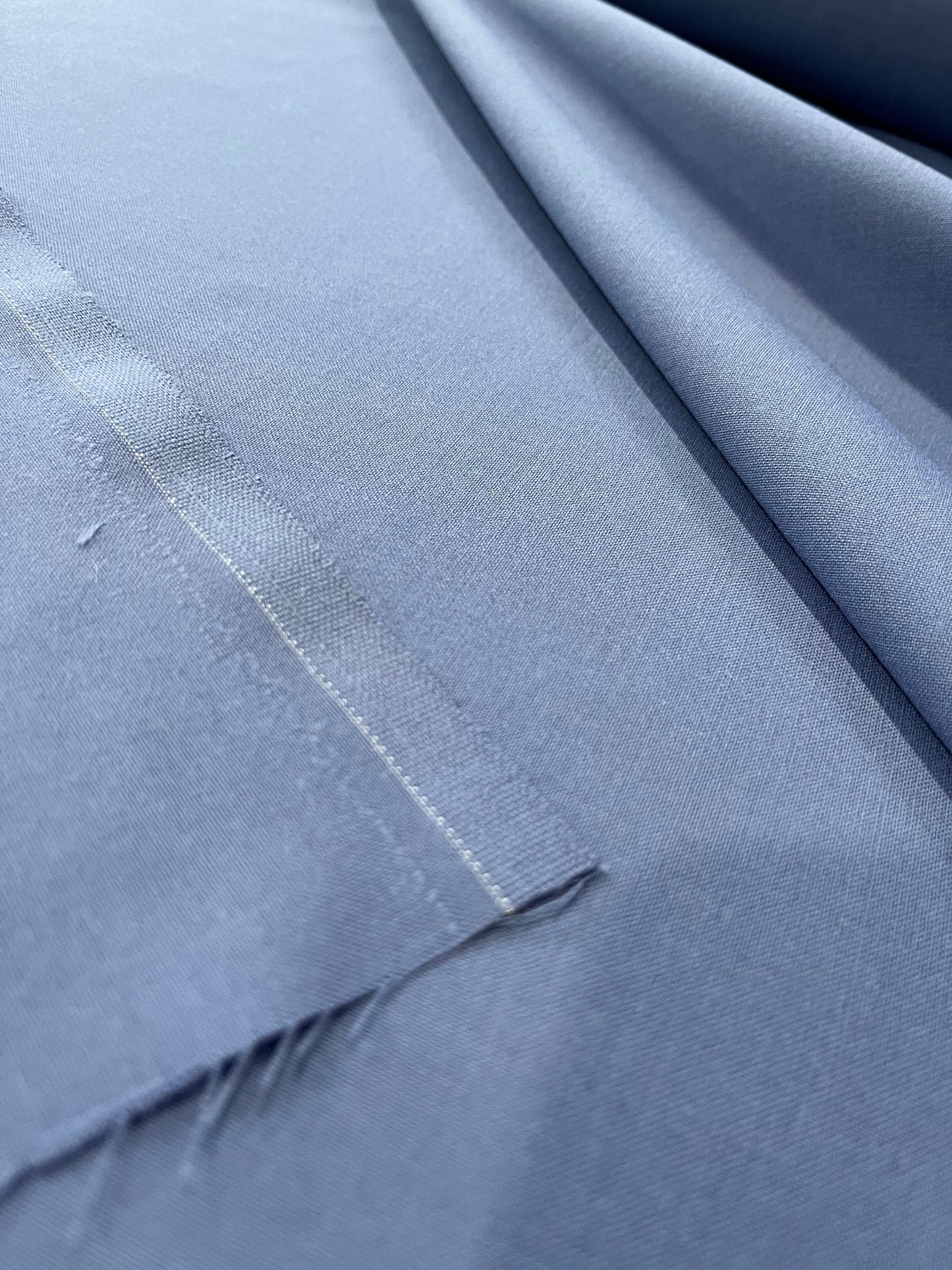 HIV 003 wool/polyester suiting fabric indigo blue