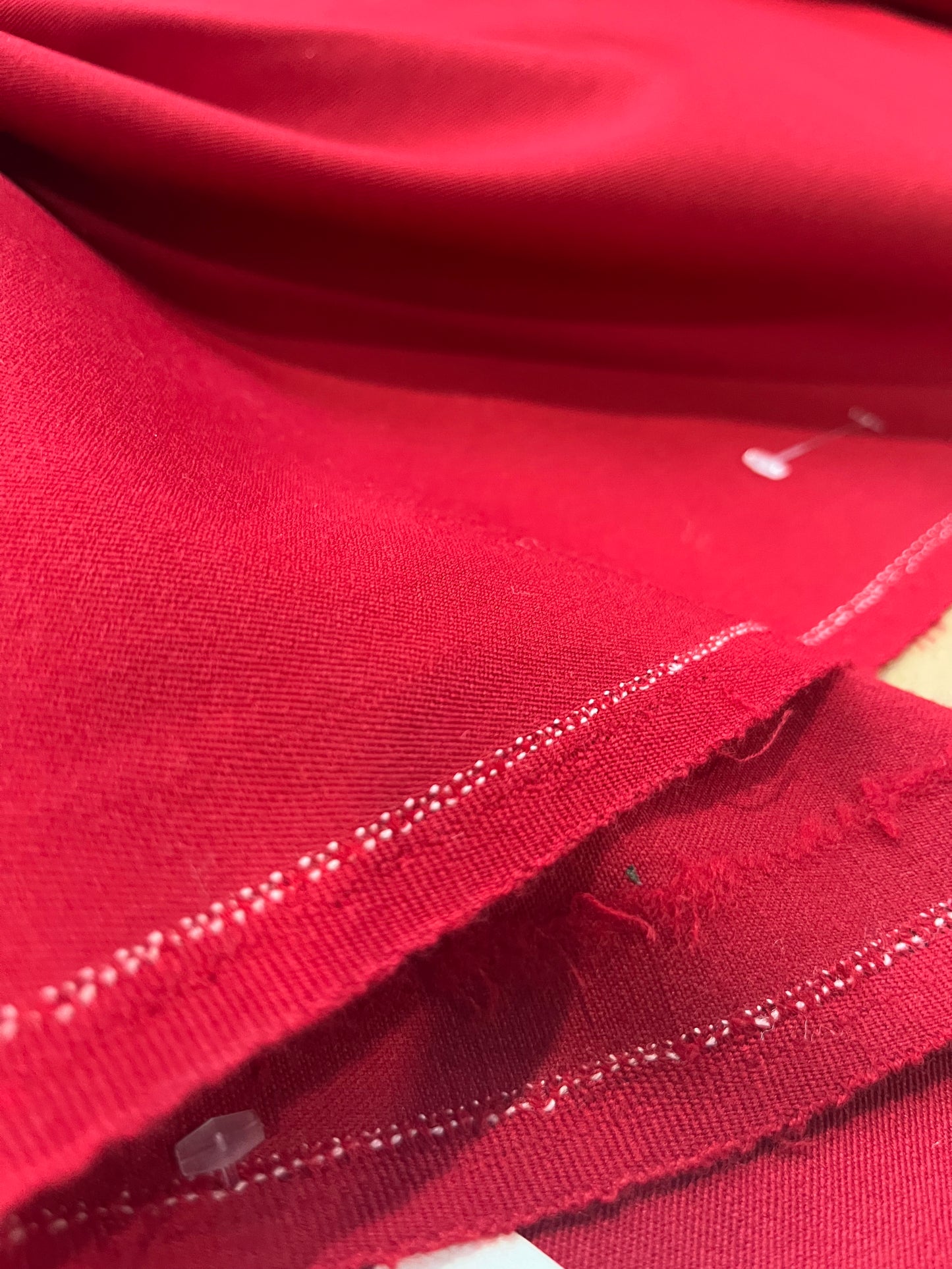 HIV 006 wool/polyester suiting fabric red