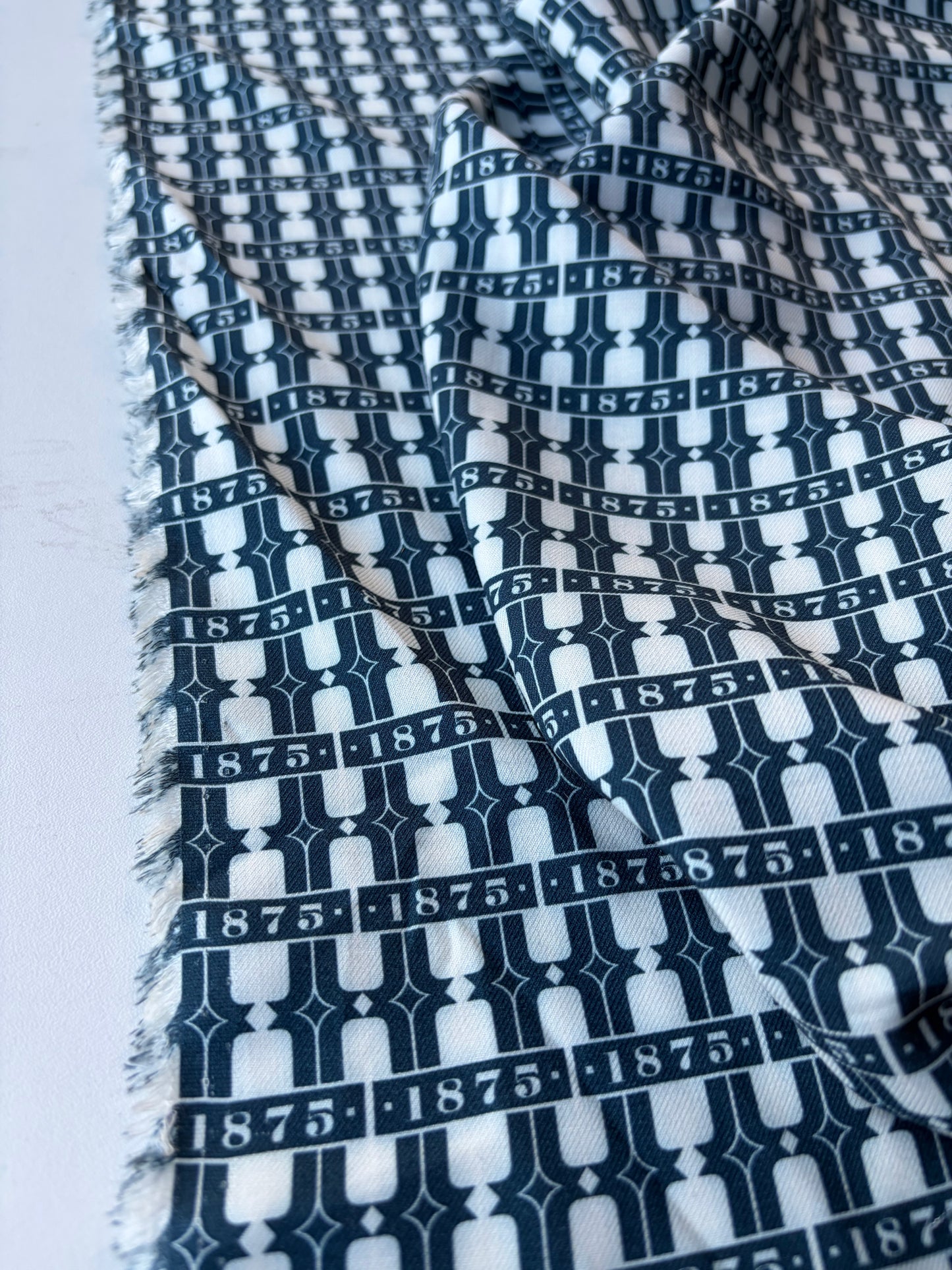 ERICA 019 warm twill viscose white/navy print