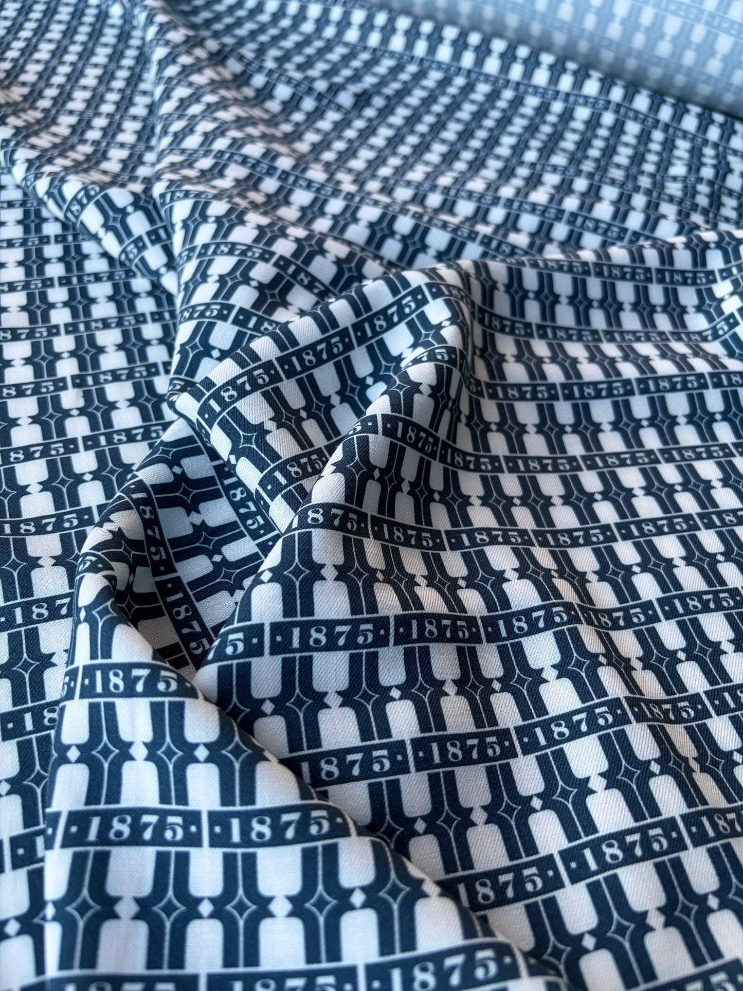 ERICA 019 warm twill viscose white/navy print