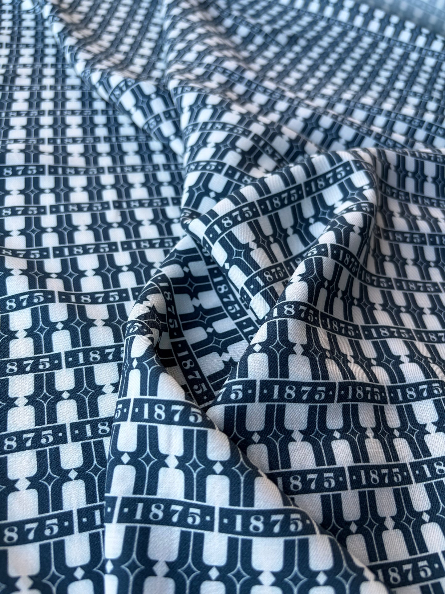 ERICA 019 warm twill viscose white/navy print