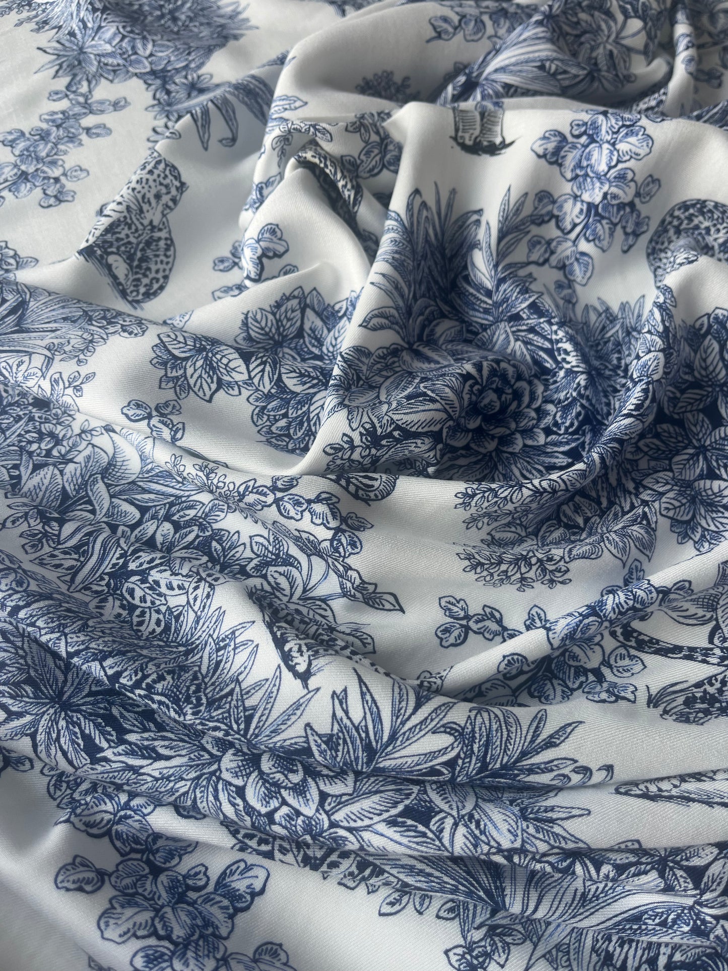 ROSALIE 021 viscose twill white/blue print