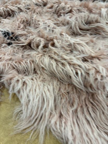 XENA 025 dusty pink hairy fabric with parts for armholes
