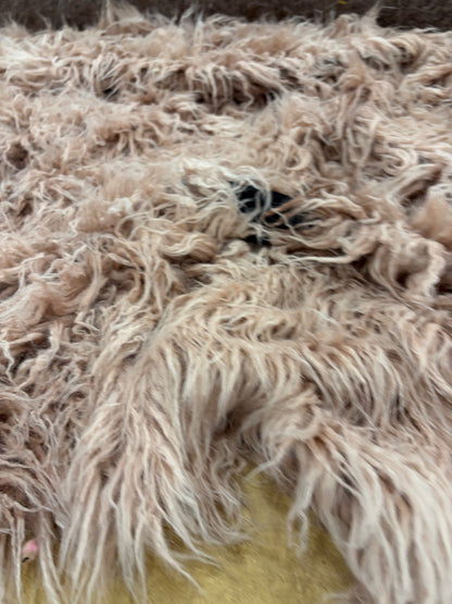 XENA 025 dusty pink hairy fabric with parts for armholes