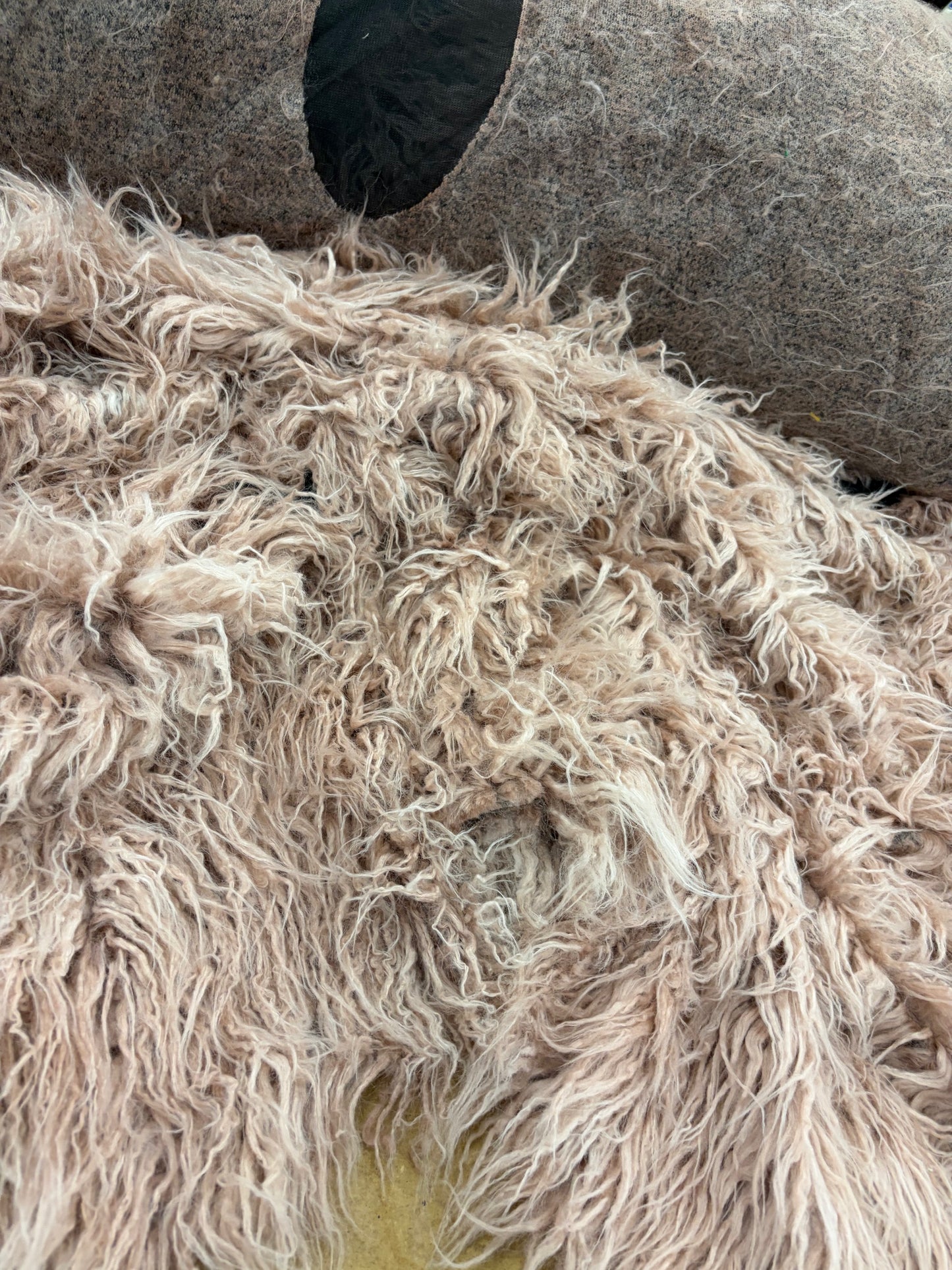XENA 025 dusty pink hairy fabric with parts for armholes