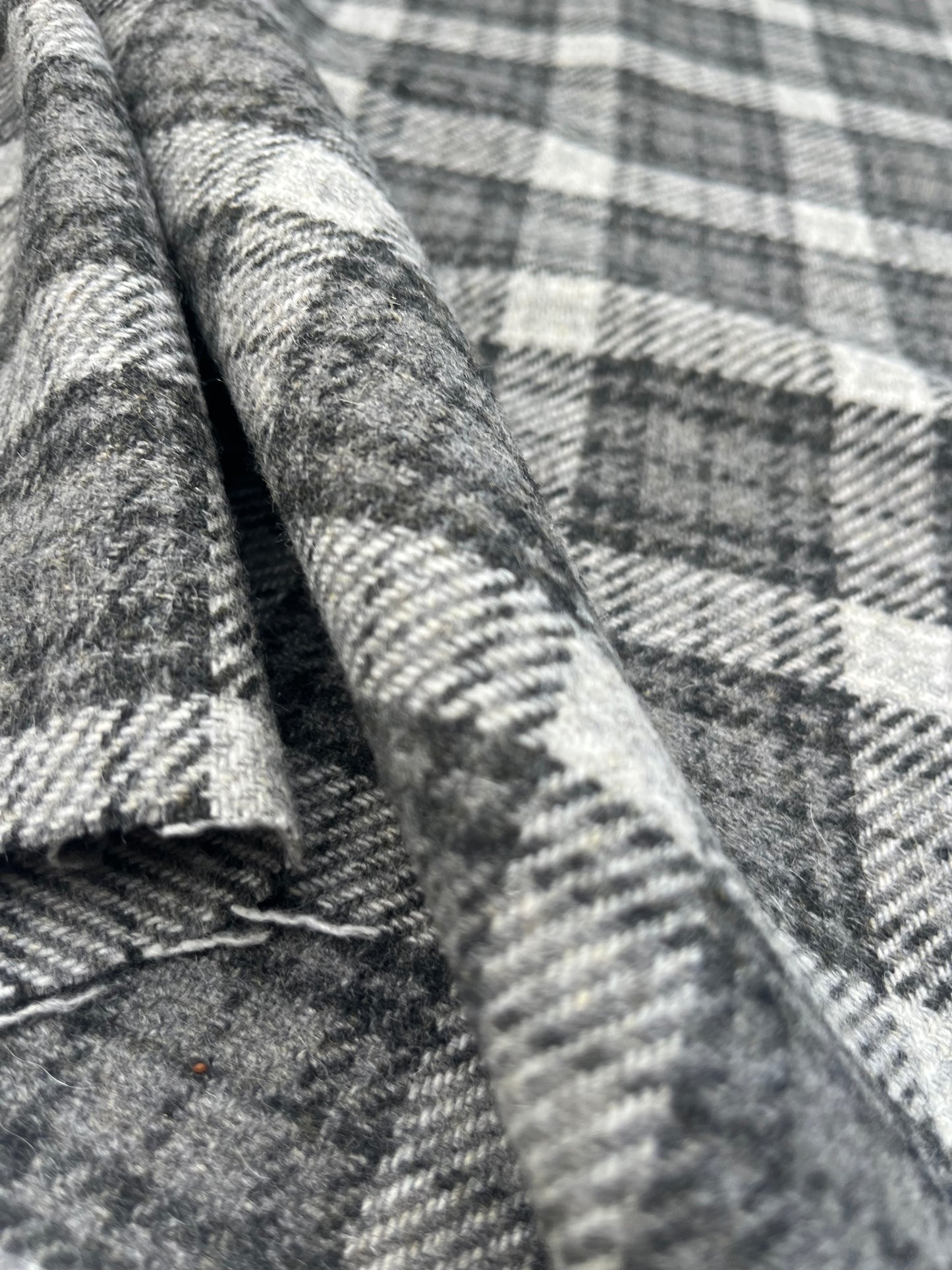 GINA 008 Heavy wool check Grey /black