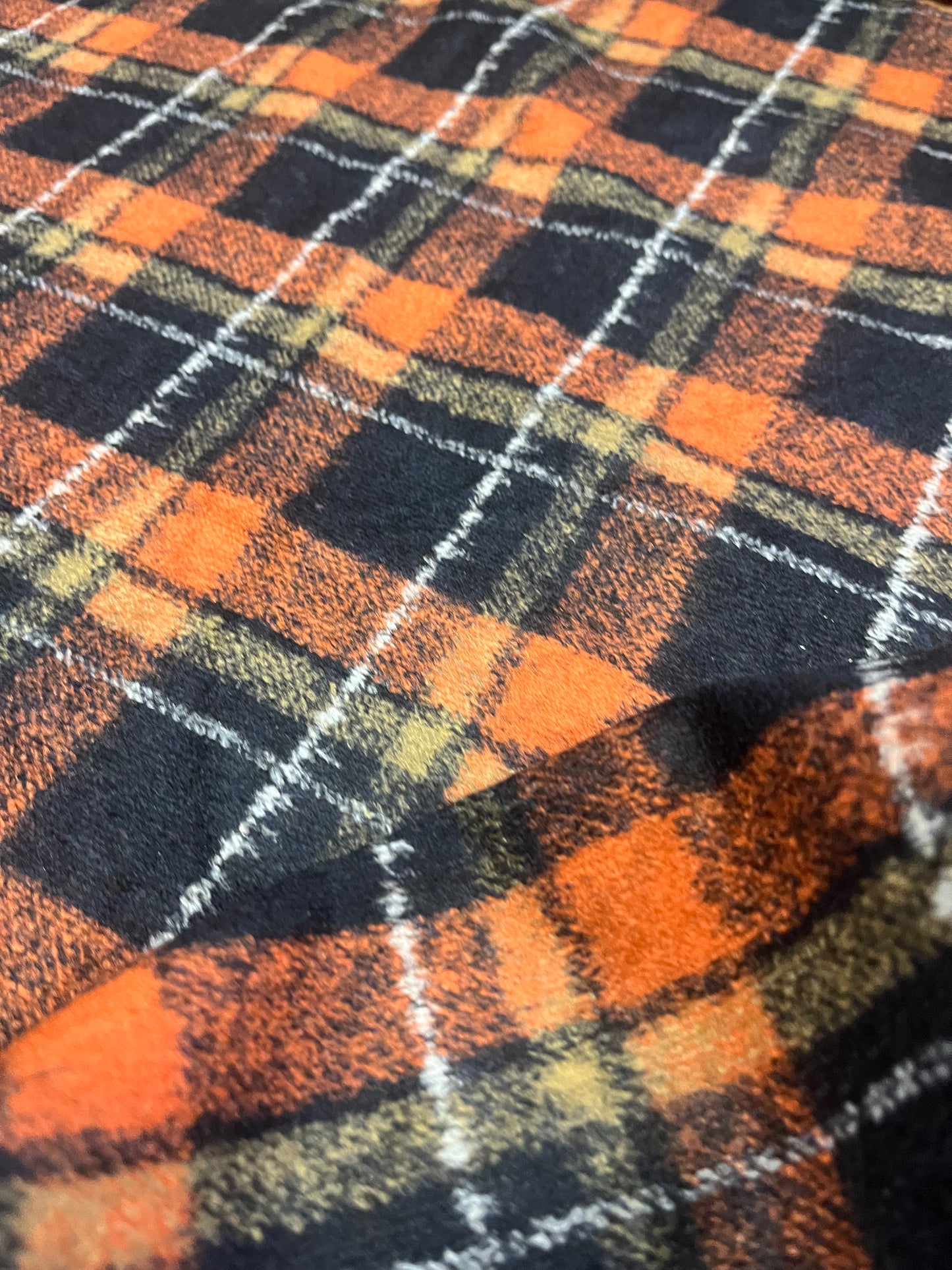 G00 Wool check orange black