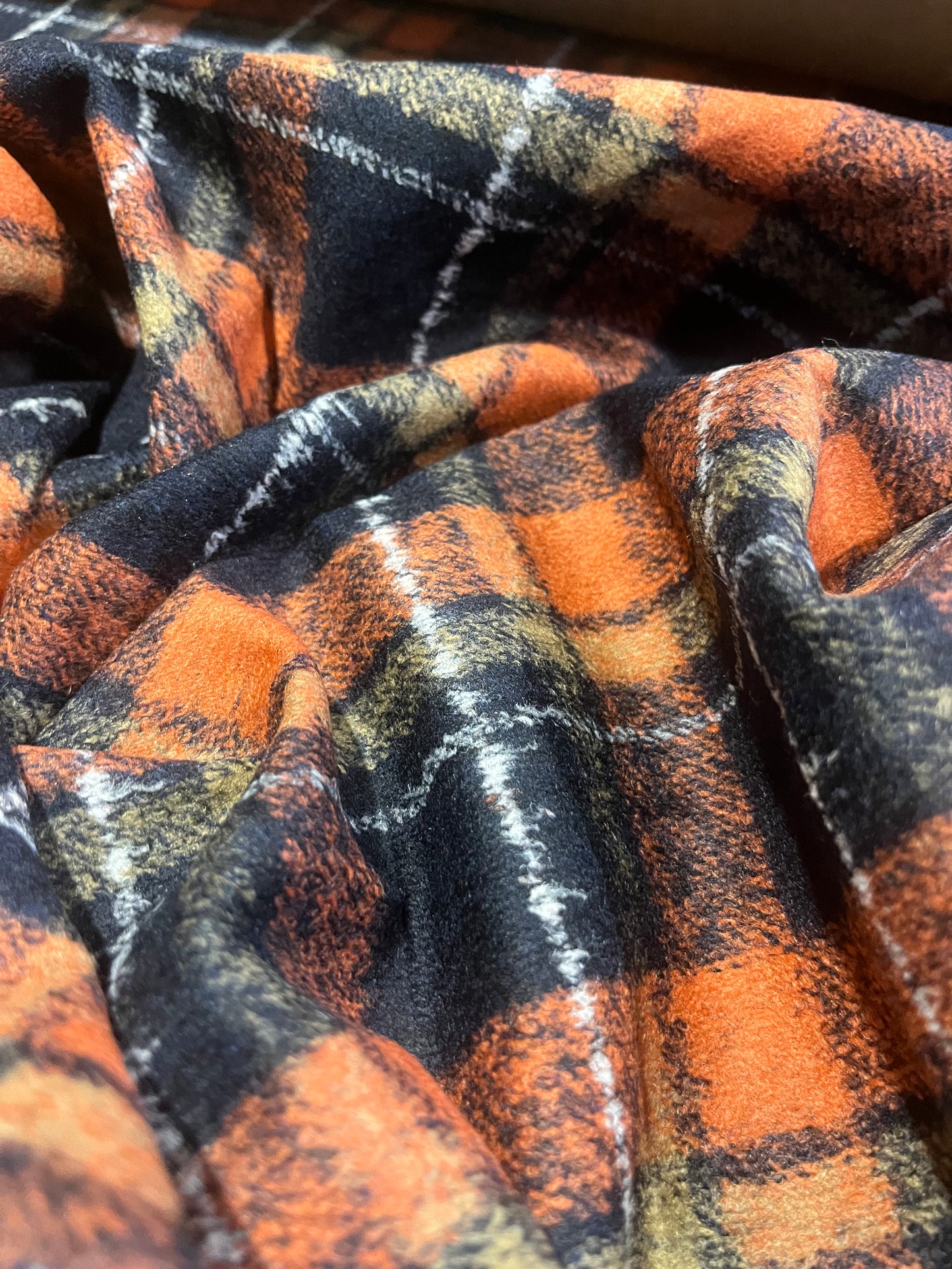 G00 Wool check orange black