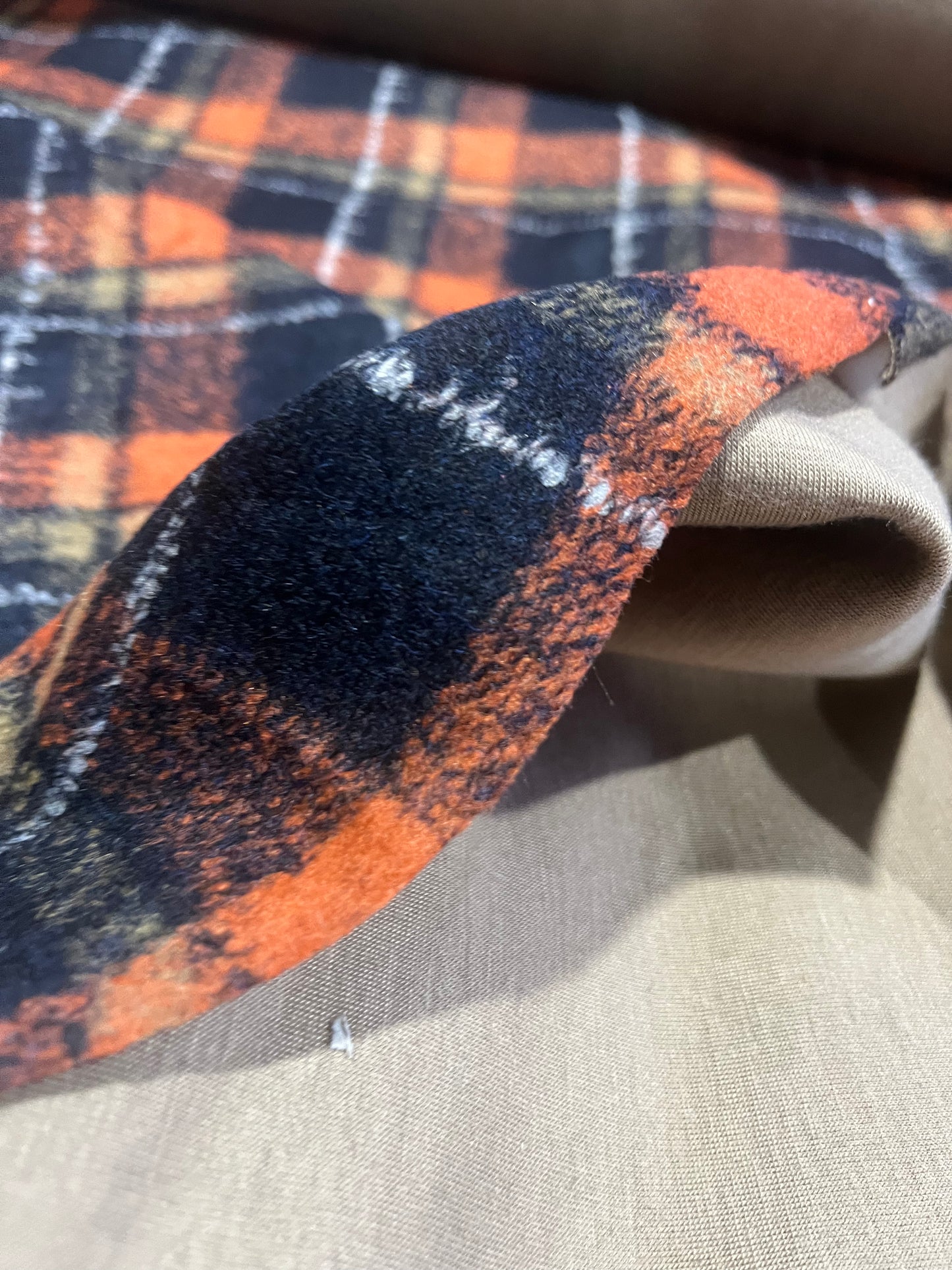 G00 Wool check orange black