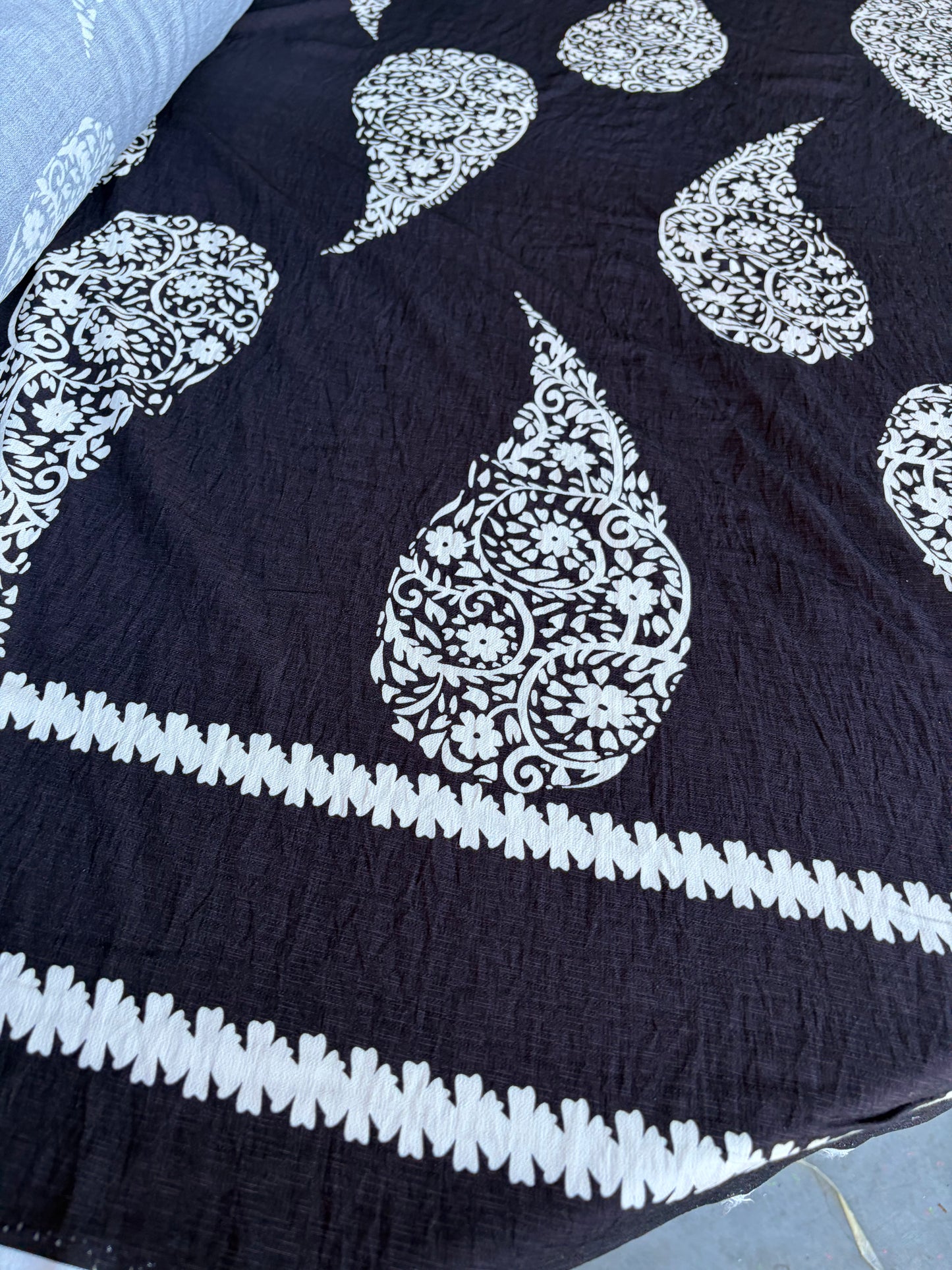 MIA 022 black/white double border viscose print