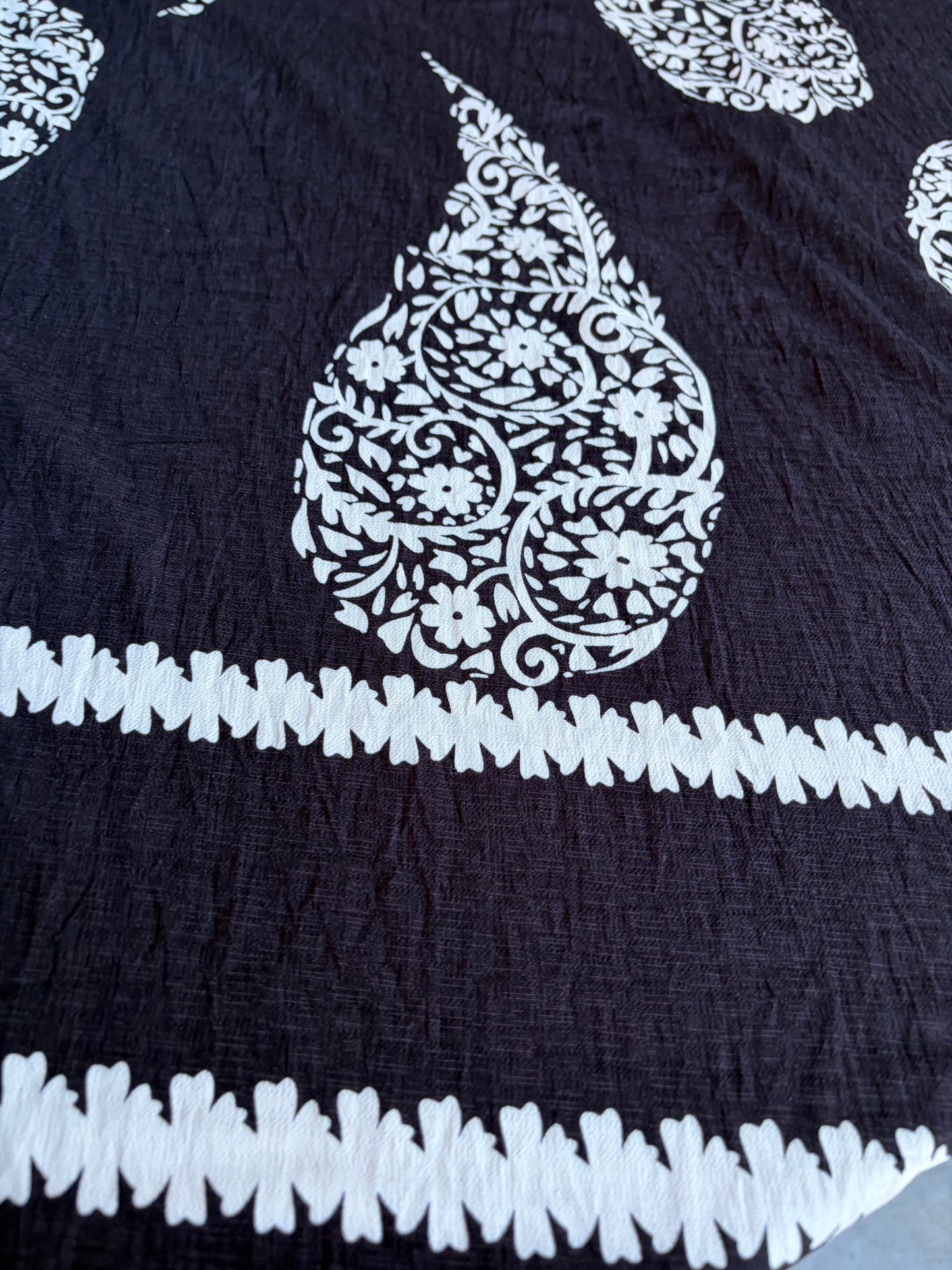 MIA 022 black/white double border viscose print