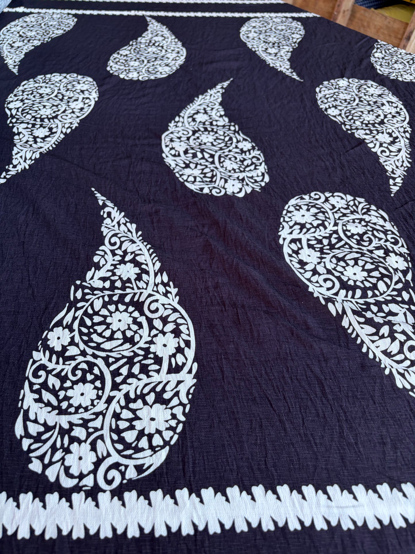 MIA 022 black/white double border viscose print