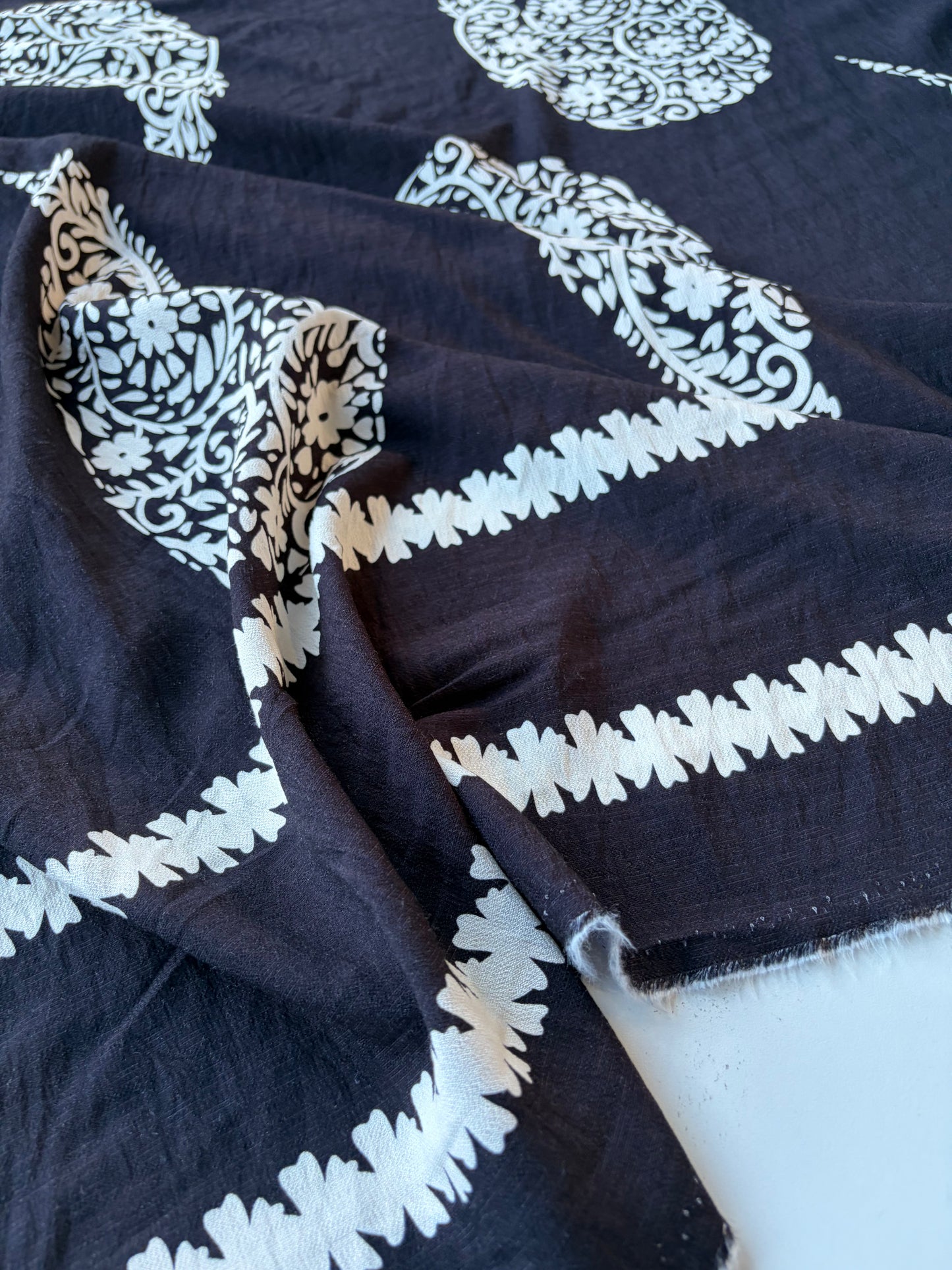 MIA 022 black/white double border viscose print