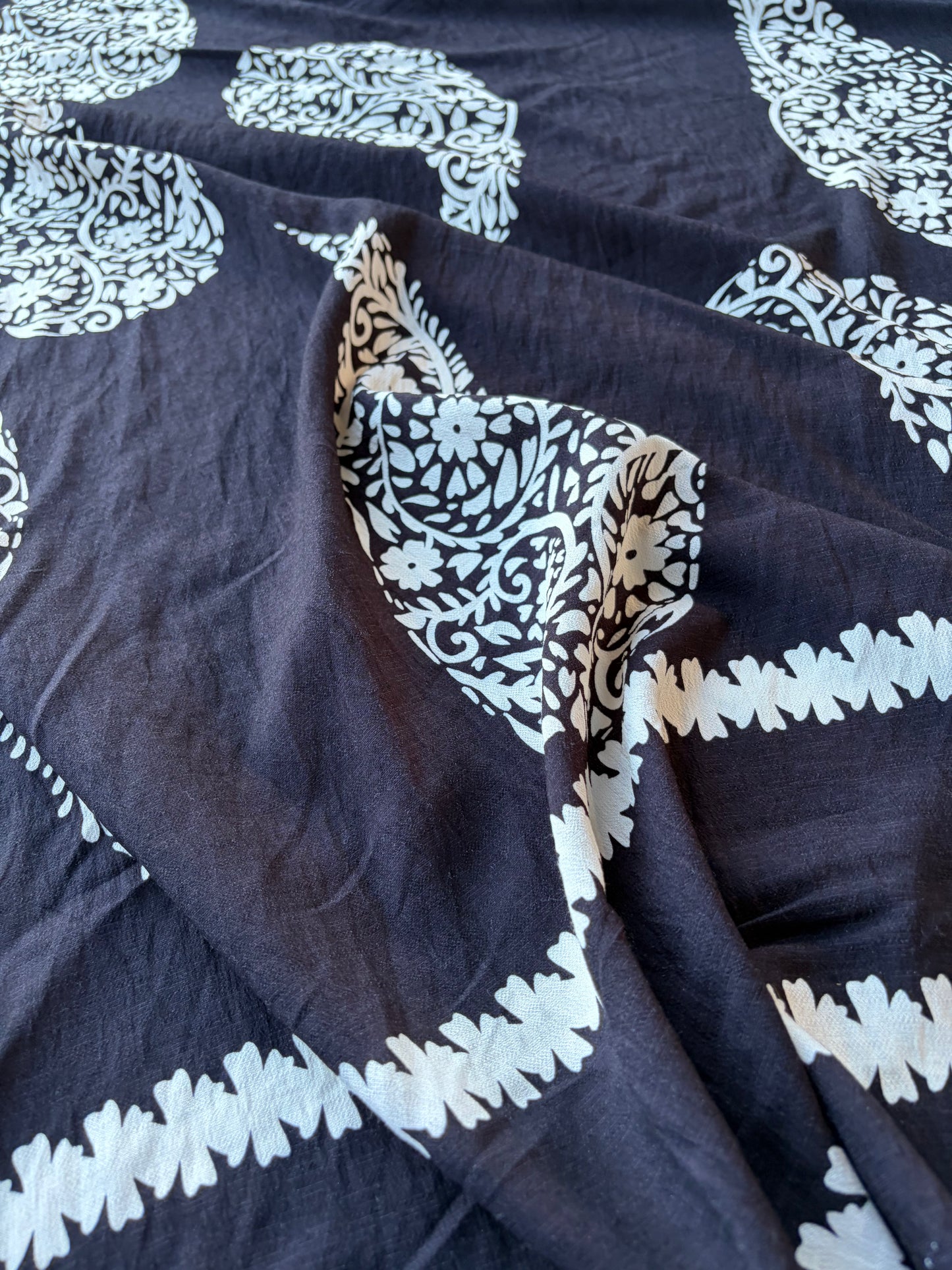 MIA 022 black/white double border viscose print
