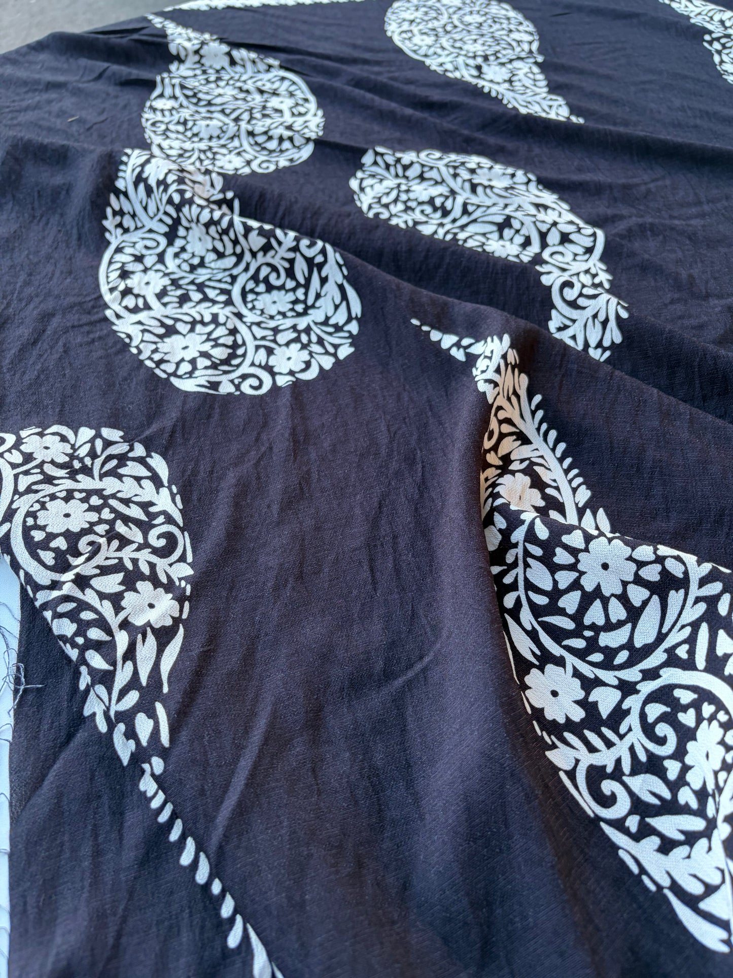 MIA 022 black/white double border viscose print