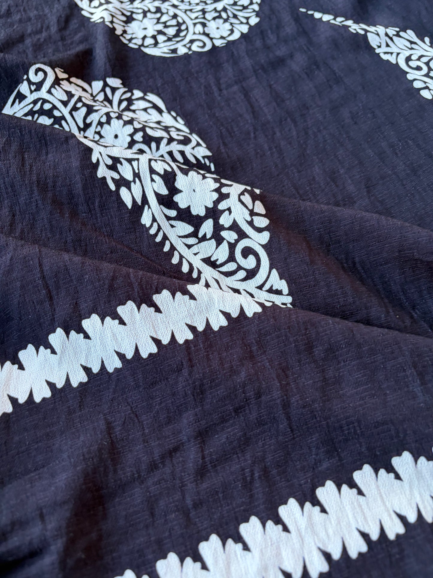 MIA 022 black/white double border viscose print