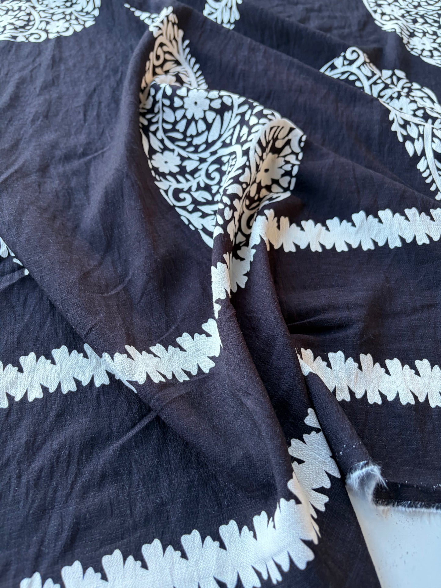 MIA 022 black/white double border viscose print