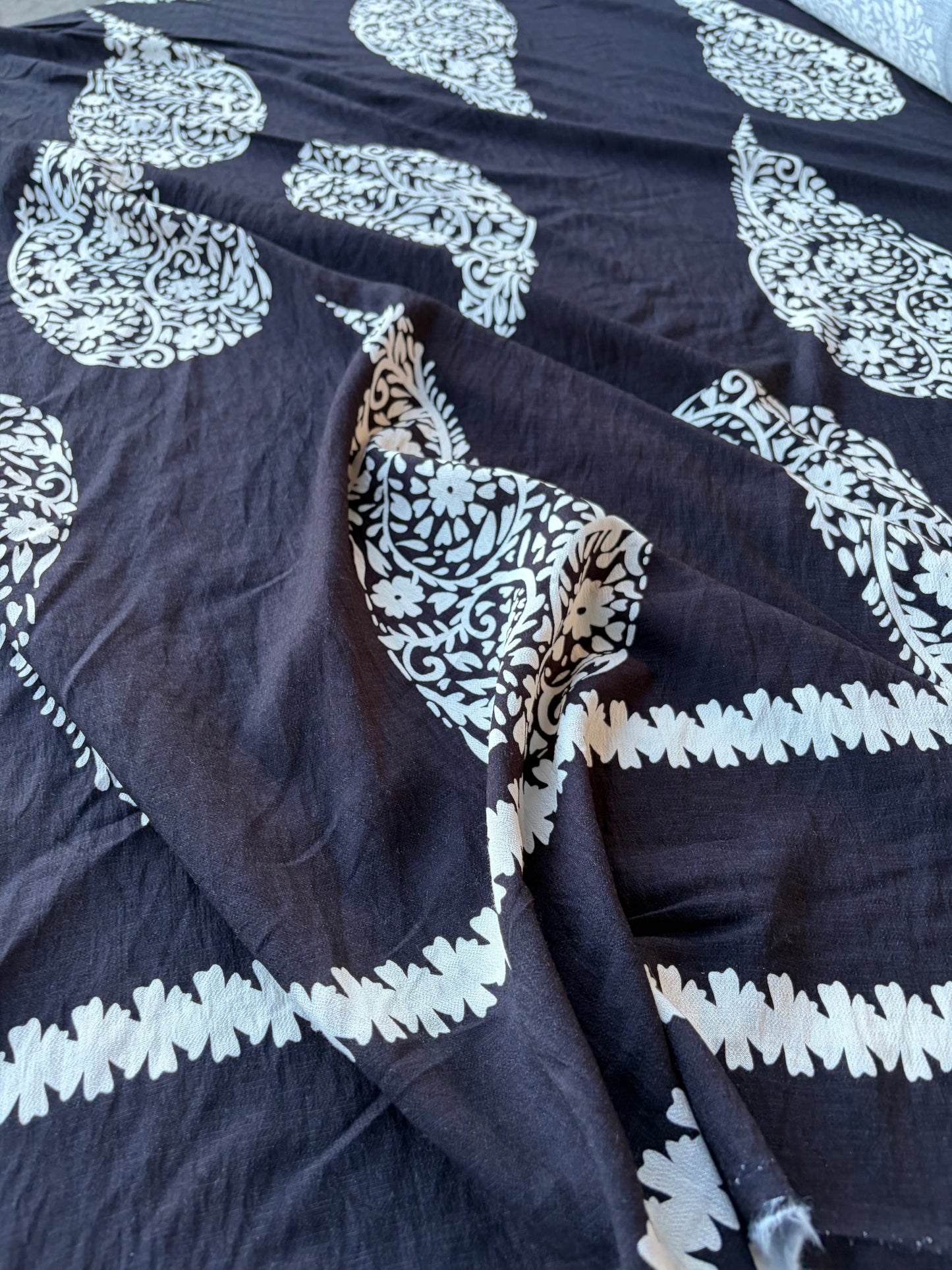 MIA 022 black/white double border viscose print