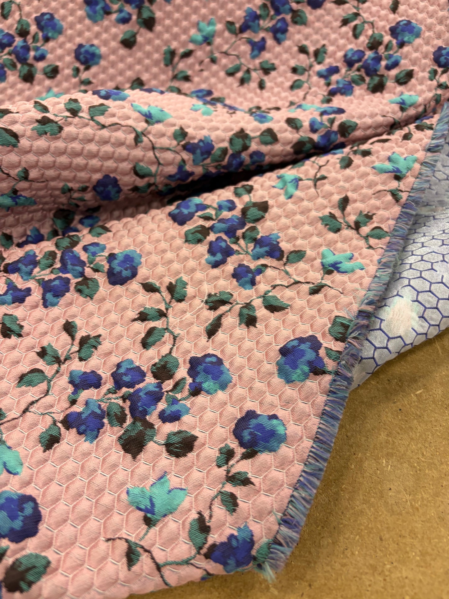 EDDY 019 shiny structured jacquard with flowers