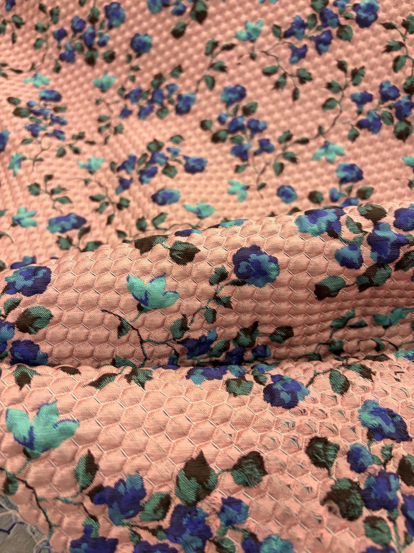 EDDY 019 shiny structured jacquard with flowers
