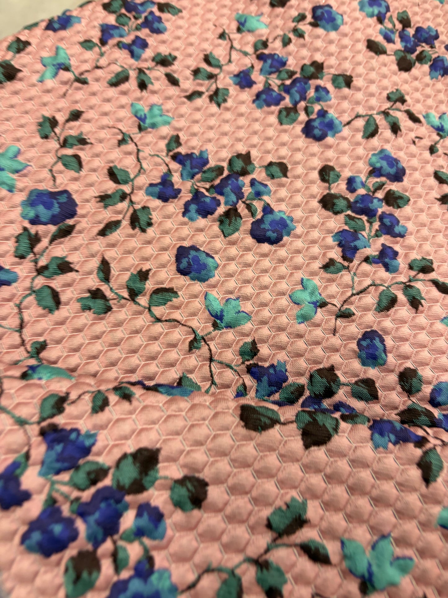 EDDY 019 shiny structured jacquard with flowers