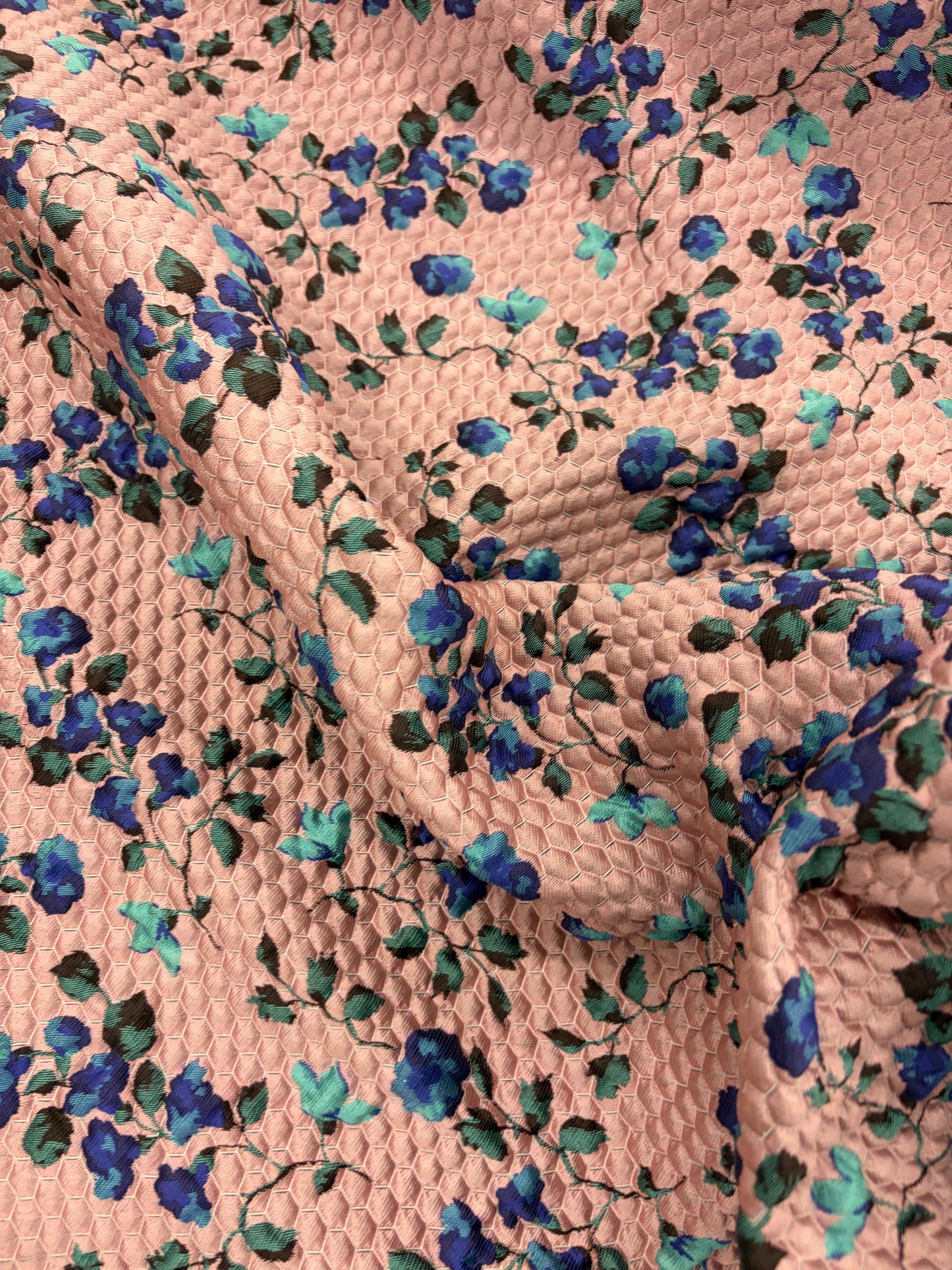 EDDY 019 shiny structured jacquard with flowers