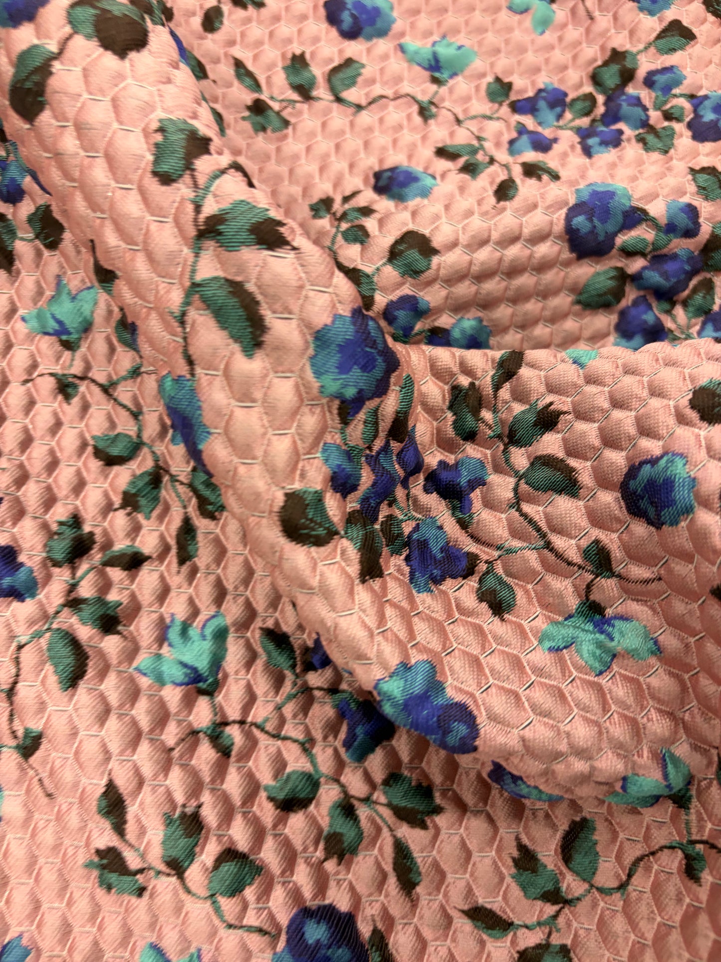 EDDY 019 shiny structured jacquard with flowers