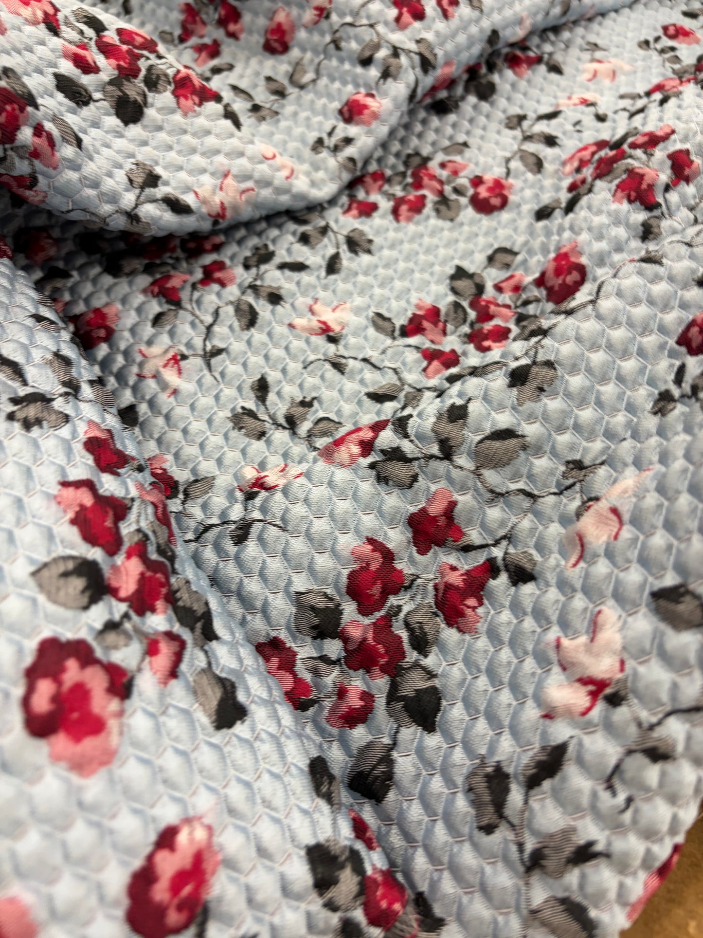EDDY 020 shiny structured jacquard with flowers