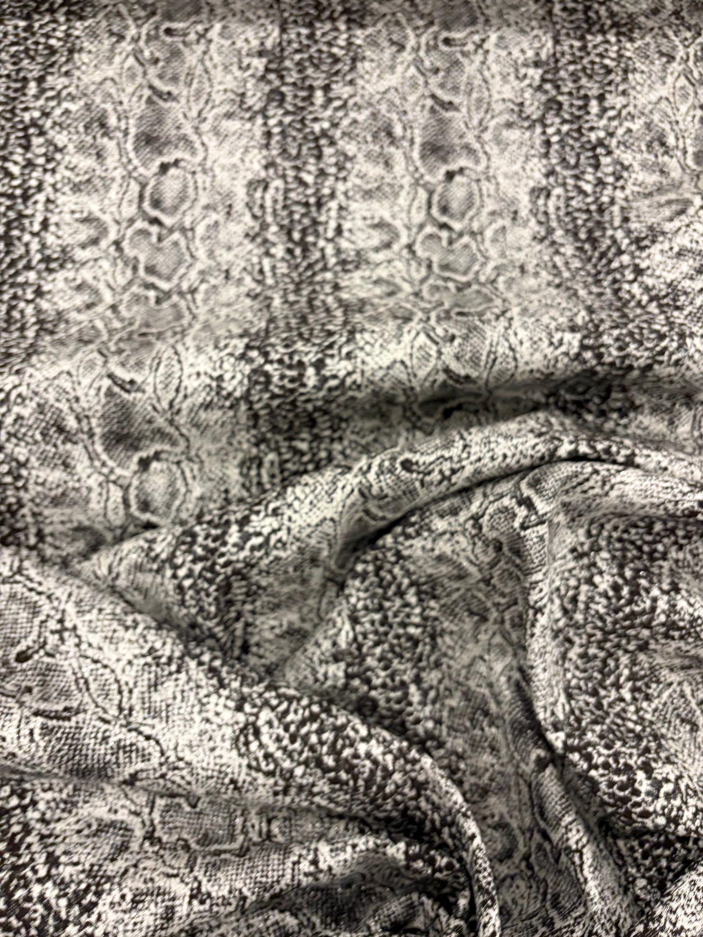 EDDY 024 shiny snake stretch jacquard