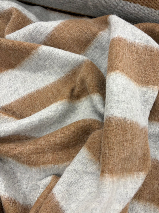 EDDY 025 knitted wool with horizontal stripes