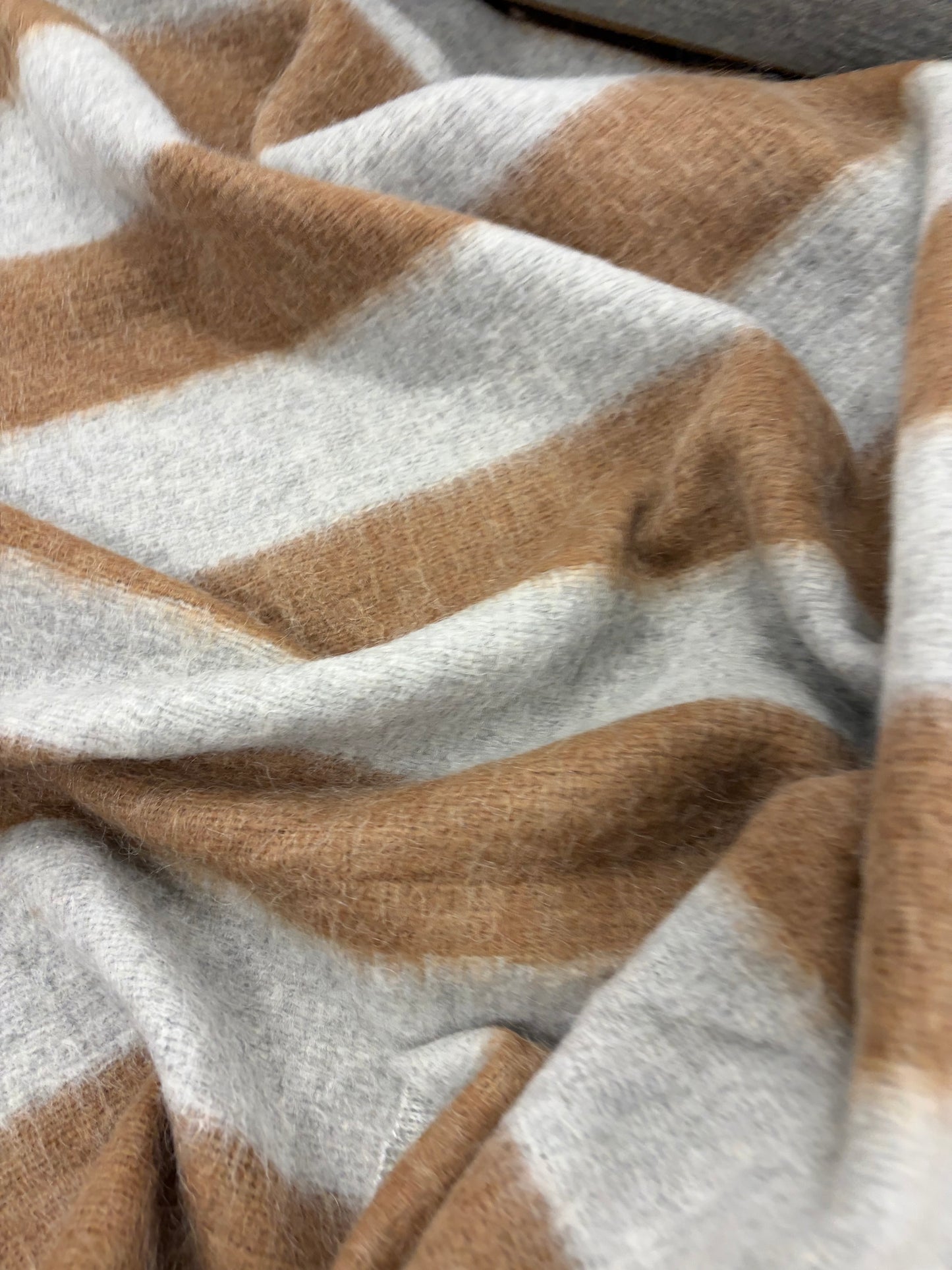 EDDY 025 knitted wool with horizontal stripes