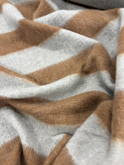 EDDY 025 knitted wool with horizontal stripes