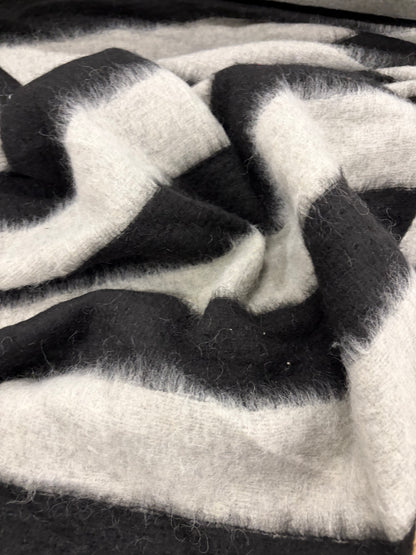 EDDY 026 knitted wool with horizontal stripes