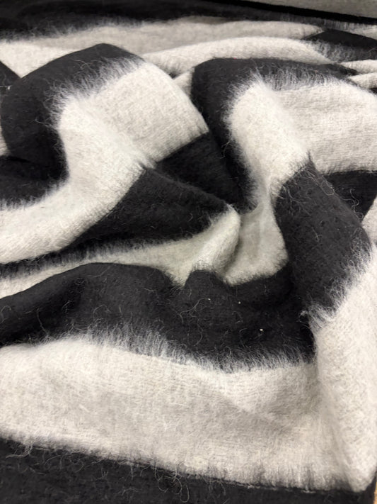 EDDY 026 knitted wool with horizontal stripes