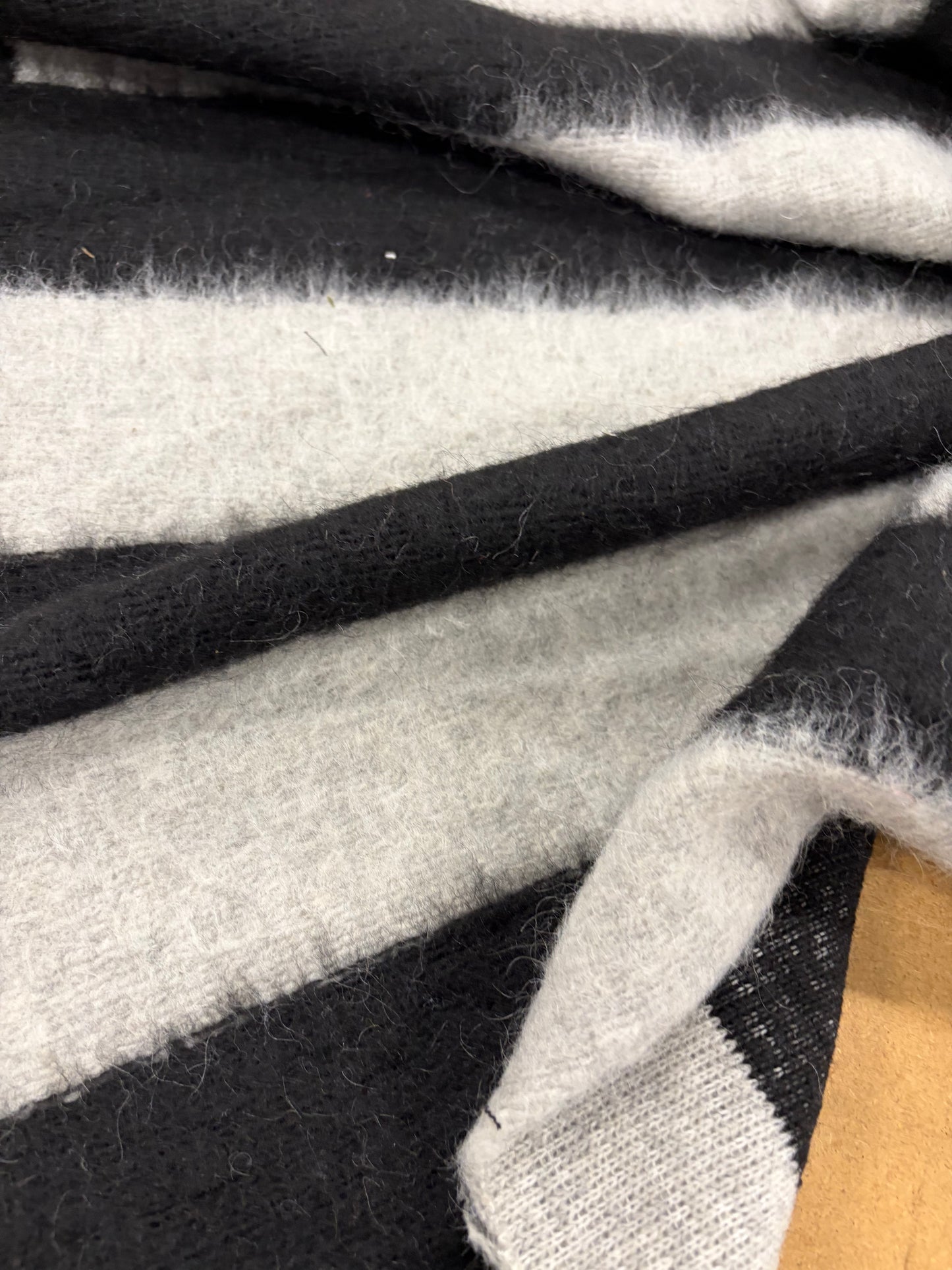 EDDY 026 knitted wool with horizontal stripes