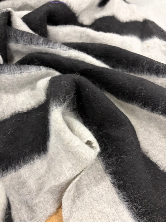EDDY 026 knitted wool with horizontal stripes
